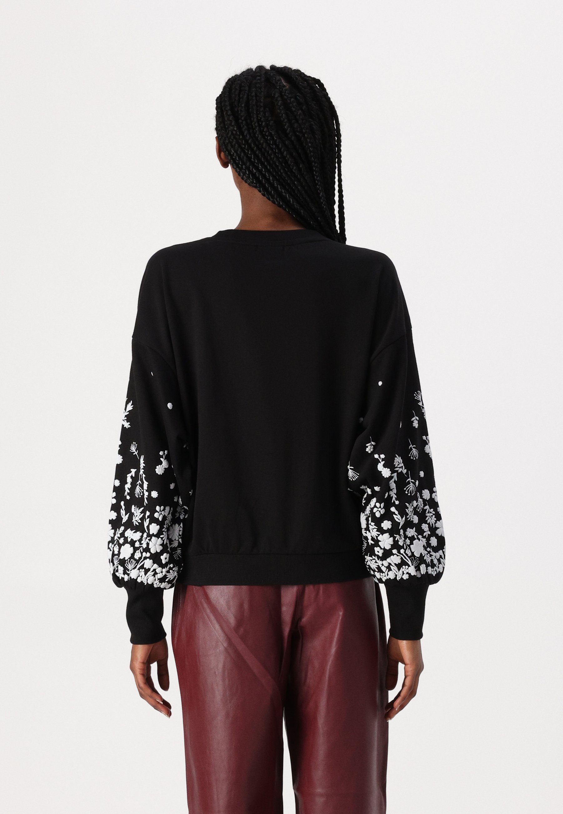 SOLO SU LBROOKE LS O-NECK FLOWER NOOS - Felpa - nera
