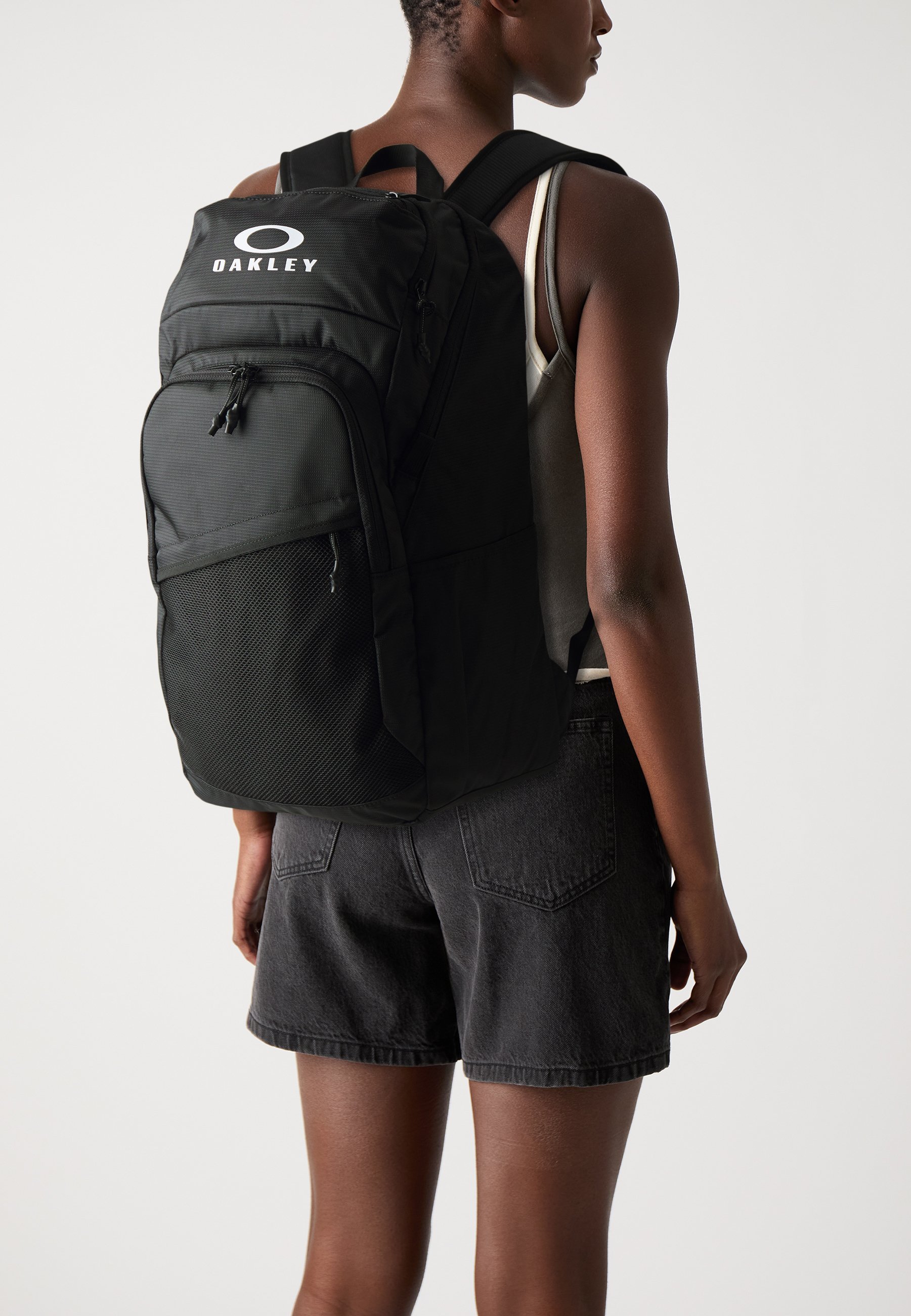 Oakley ESSENTIAL DAY PACK UNISEX - Ruksak - čierny