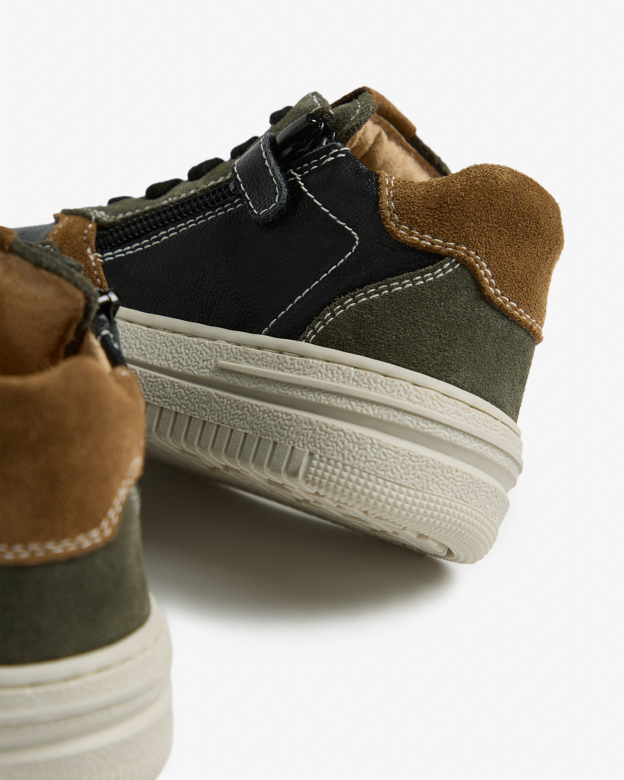  Junior-Sneaker aus Leder und Wildleder für Kinder
