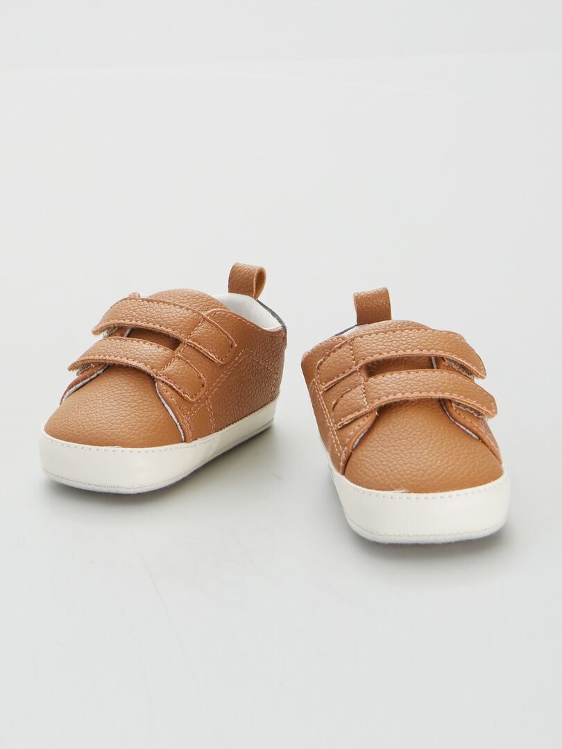 Tweekleurige sneakers met klittenbandsluiting - BRUIN
