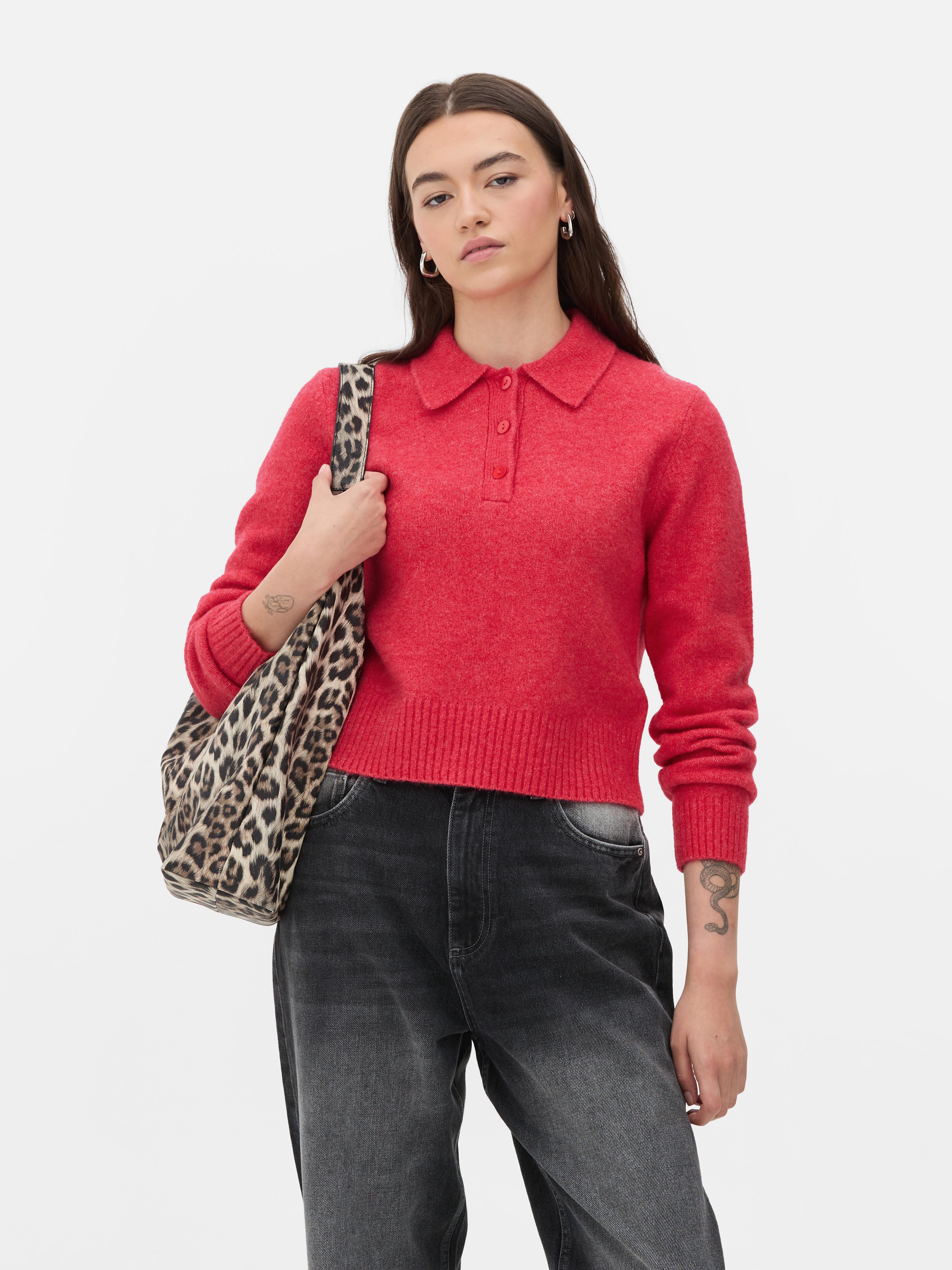 Neulepusero poolokauluksella Pehmeä neulepusero poolokauluksella ja nappilistalla mukavaan preppy-lookiin.