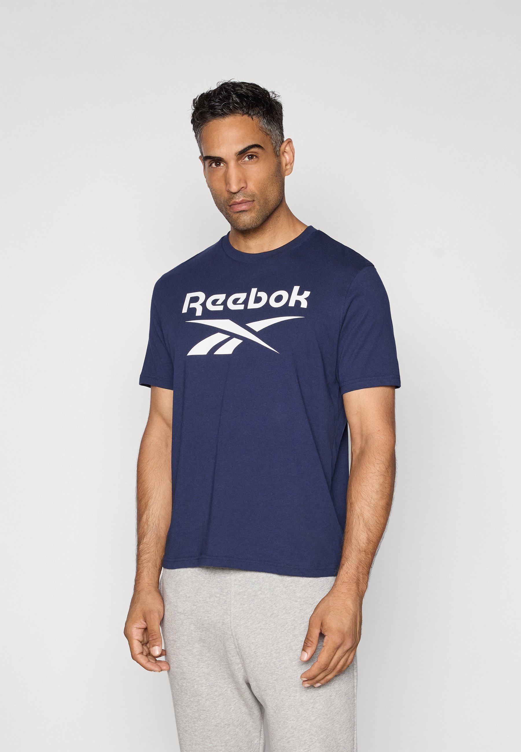 Reebok LOGO COLOR - Maglietta stampata - blu navy vettoriale