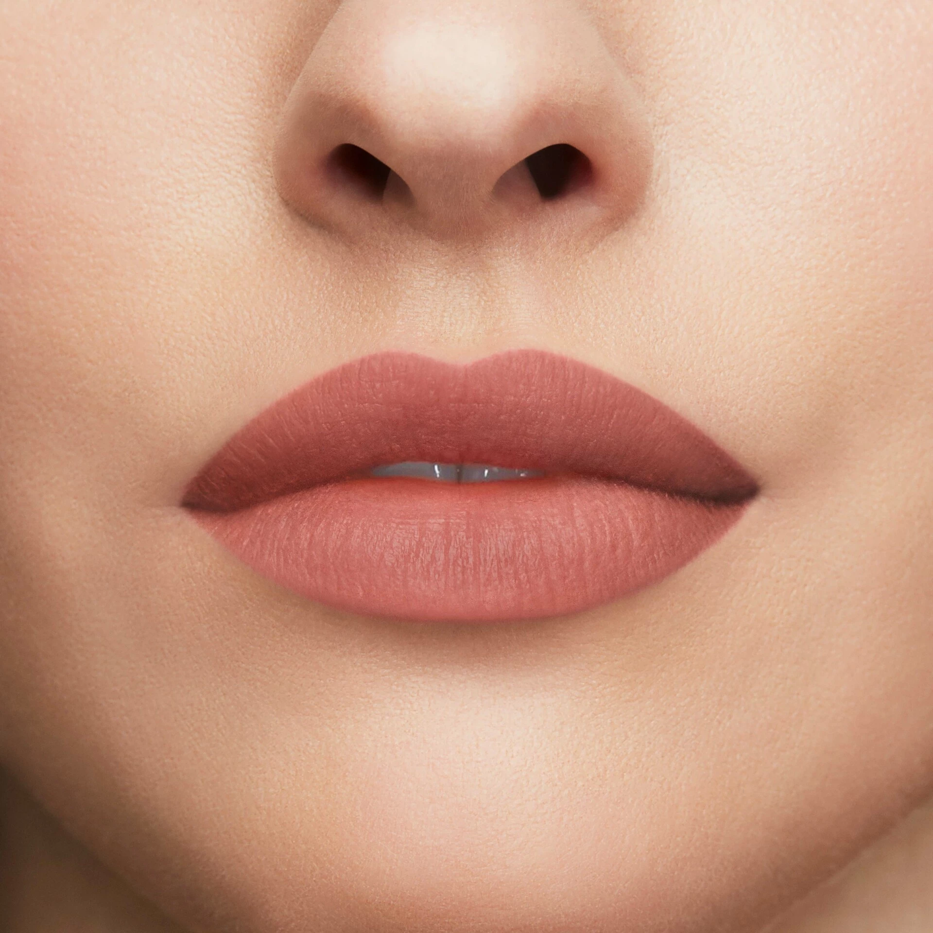 Creion de buze Power Line Plumping Hush Hush Henna - Buxom