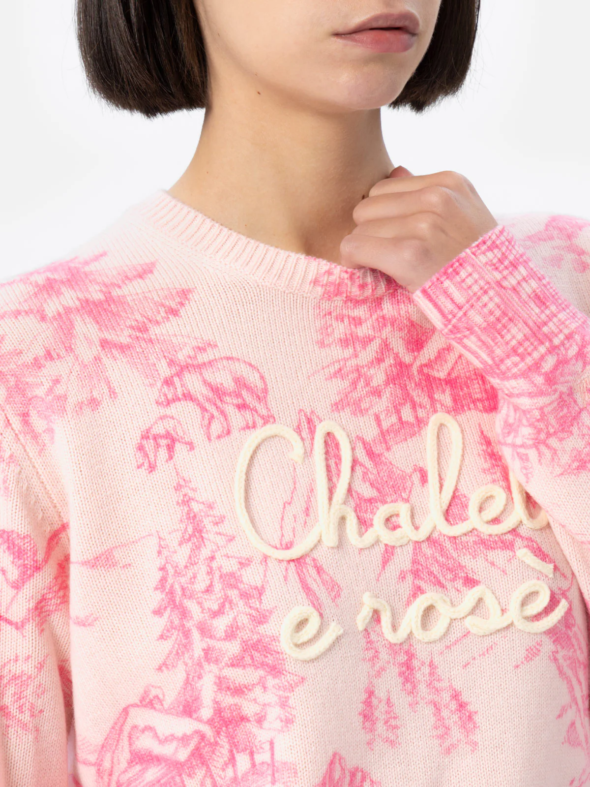 Maglione rosa da donna New Queen con stampa toile de jouy e ricamo Cha