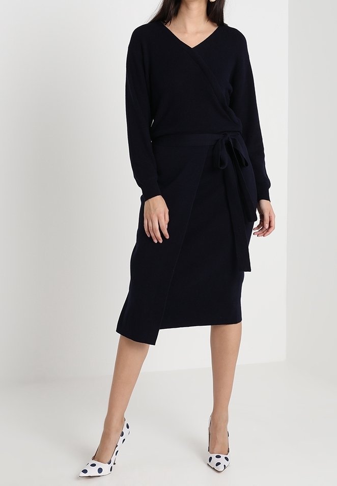 Robe pull menthe et baies - bleue