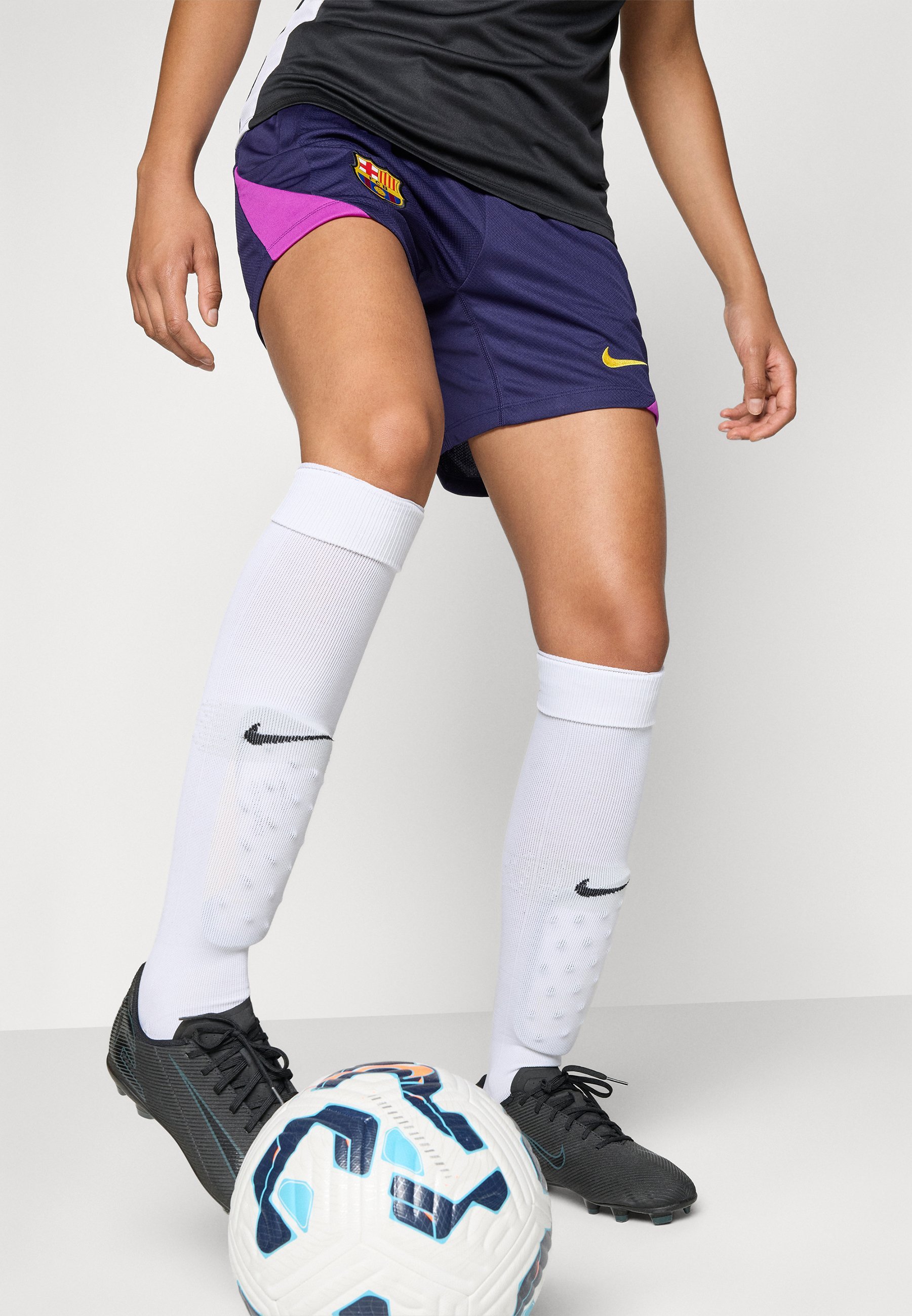 Nike Performance FC BARCELONA STRIKE SHORT - Clubkleding - imperiaal paars/levendig paars/midwest goudkleurig