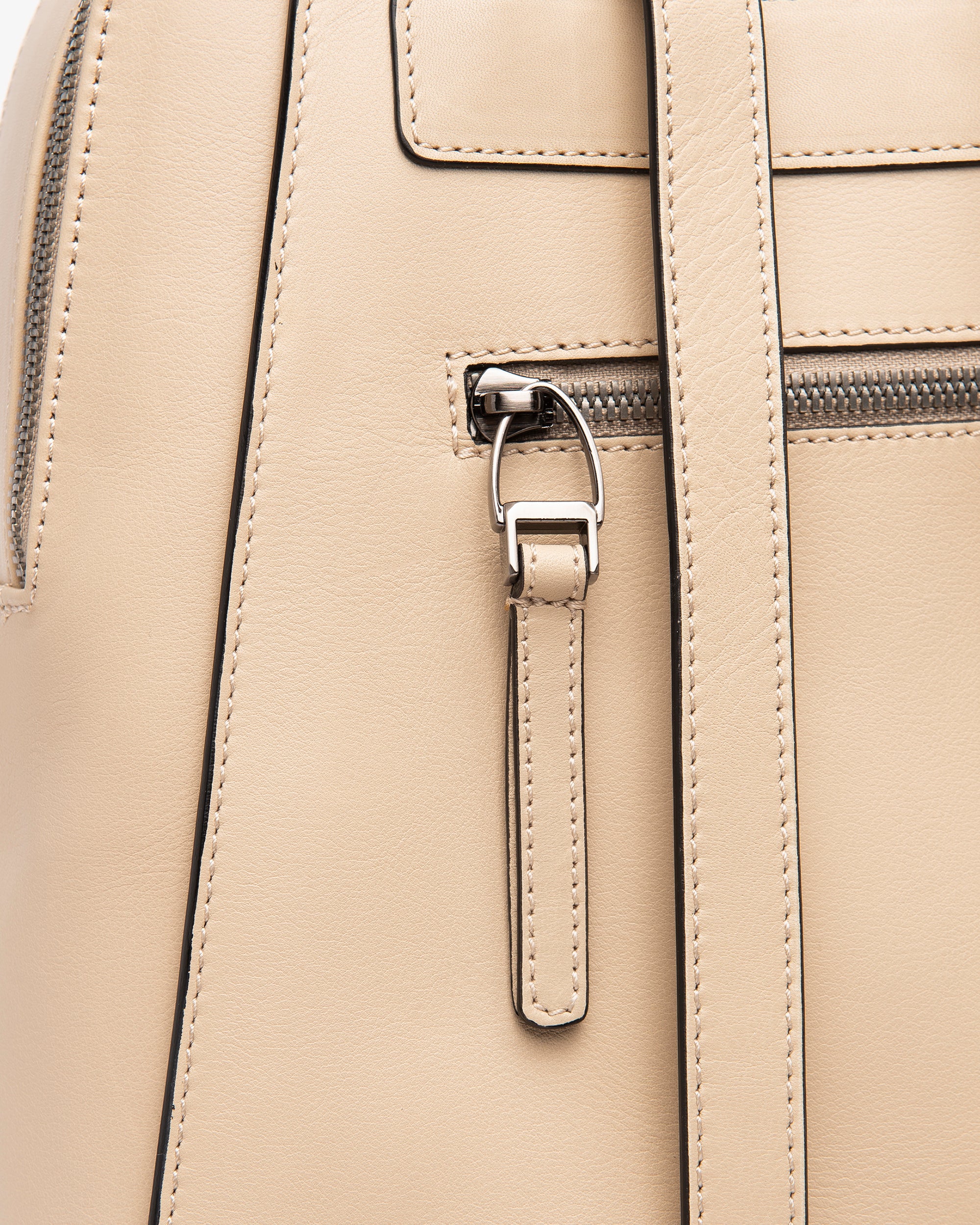 Damenrucksack aus technischem Material