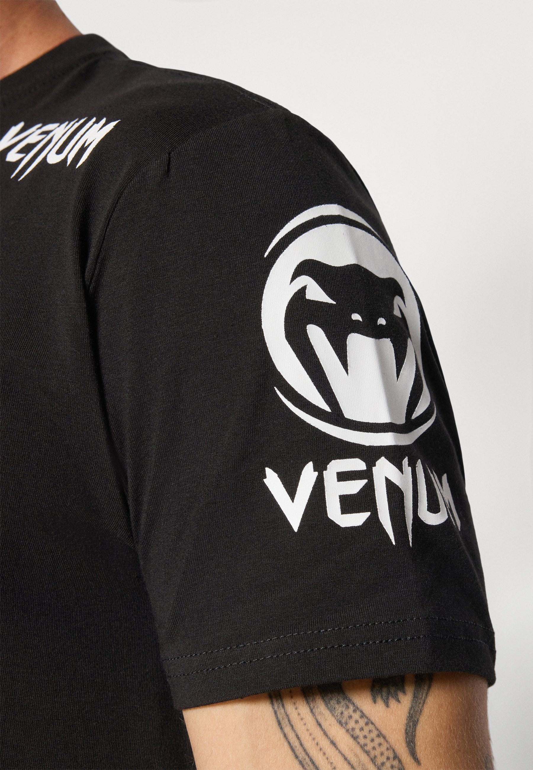 Venum GIANT - Majica s potiskom - črna
