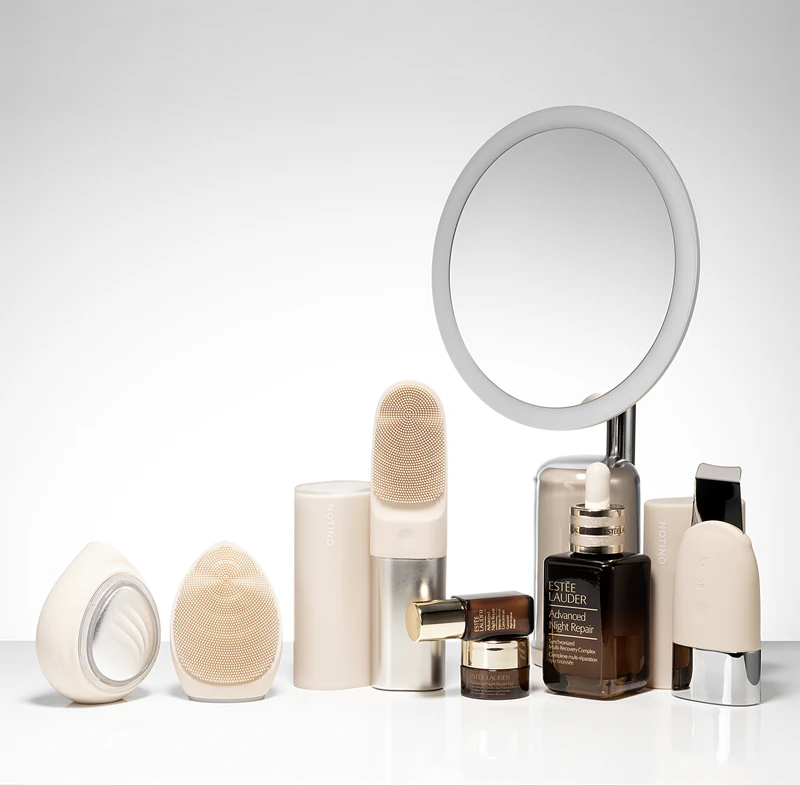 Notino Beauty Electro Collection Čistiaca kefka na tvár s cestovným puzdrom