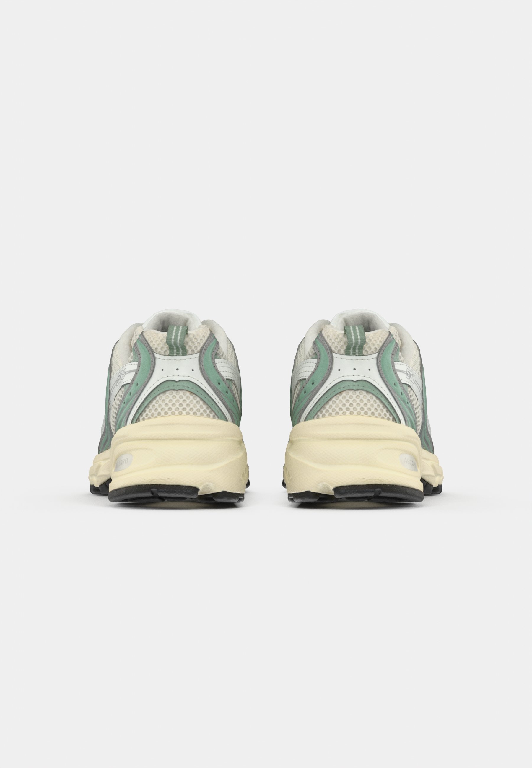 New Balance alacsony szárú edzőcipők