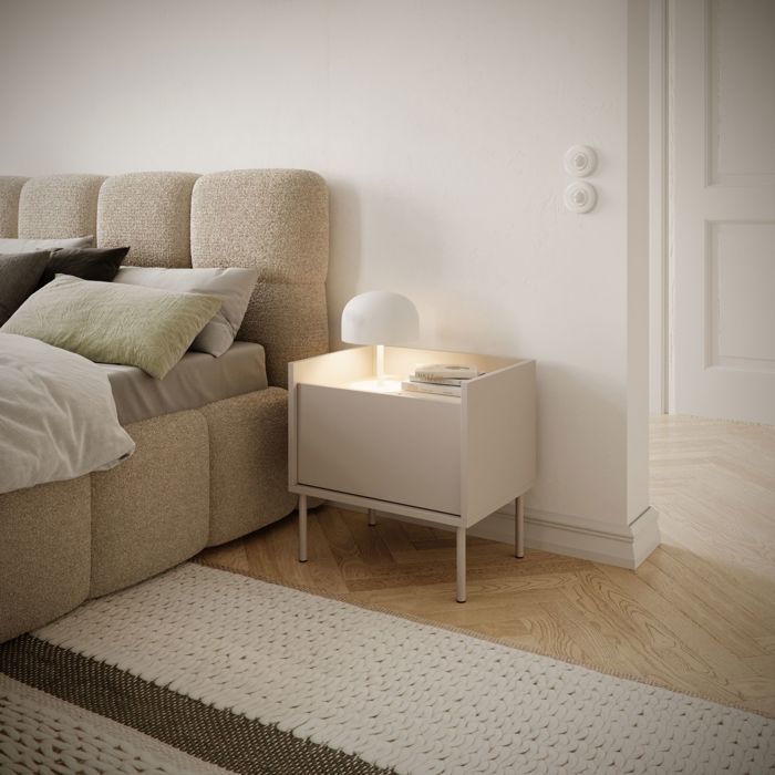 Table de chevet 1 portes – TOVI– cachemire/chêne Lindberg – 50 cm