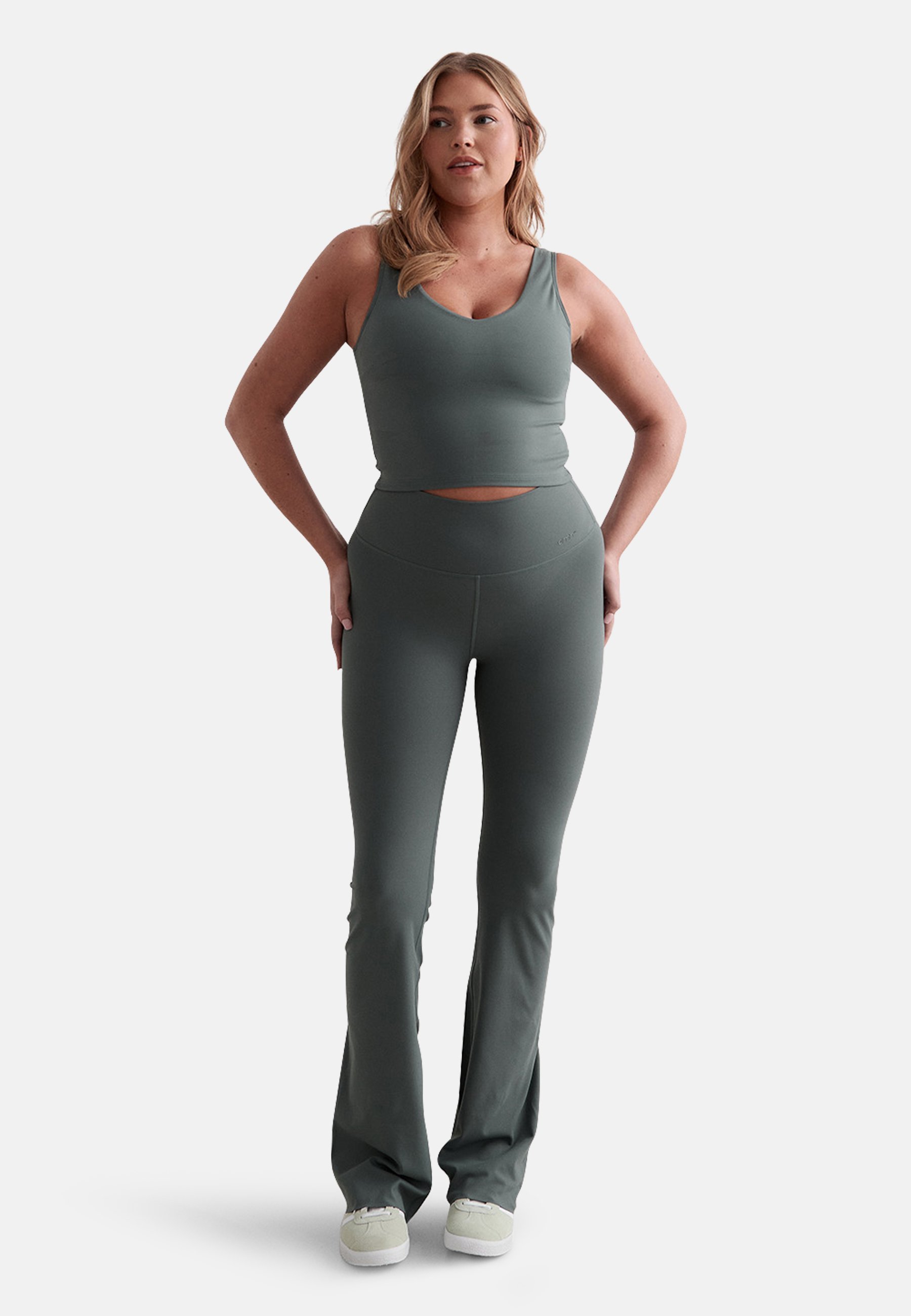 aim'n® SENSE BRALETTE - Sportbeha met lichte ondersteuning - saliegroen