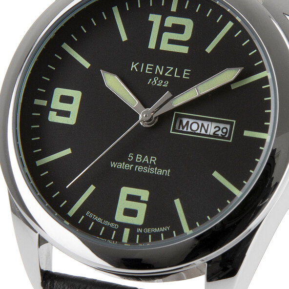 Herren-Armbanduhr mit Tag- und Datumsanzeige Model-No AN4-KIAU-LG
