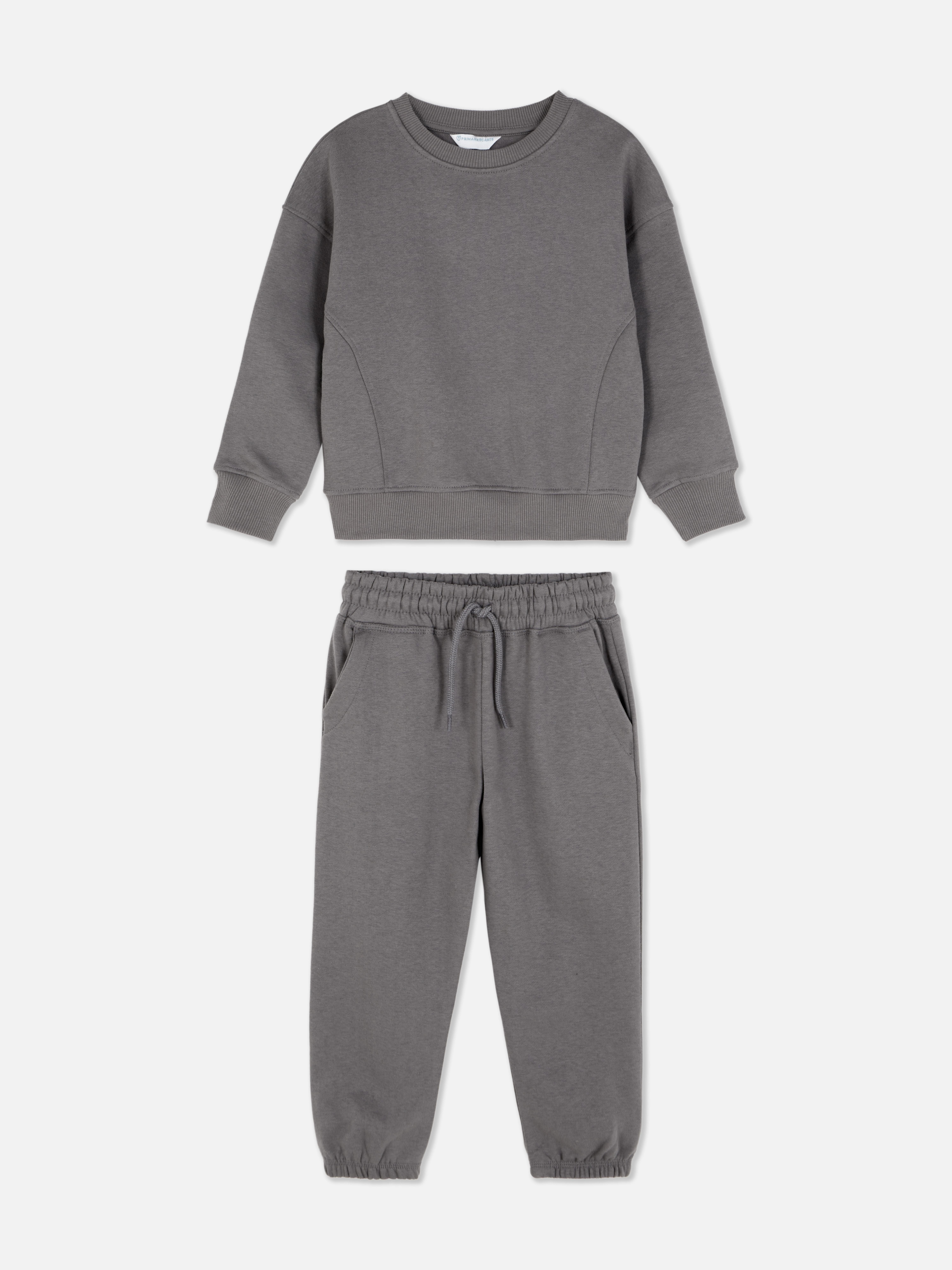 Set mit Sweatshirt und Jogginghose Ein Set bestehend aus einem Sweatshirt und einer Jogginghose für Ihr Kind