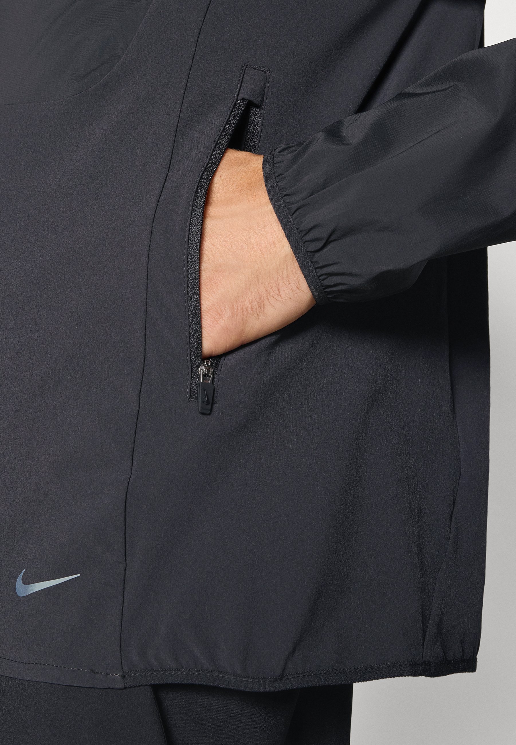Veste coupe-vent Nike Performance RUN - noire