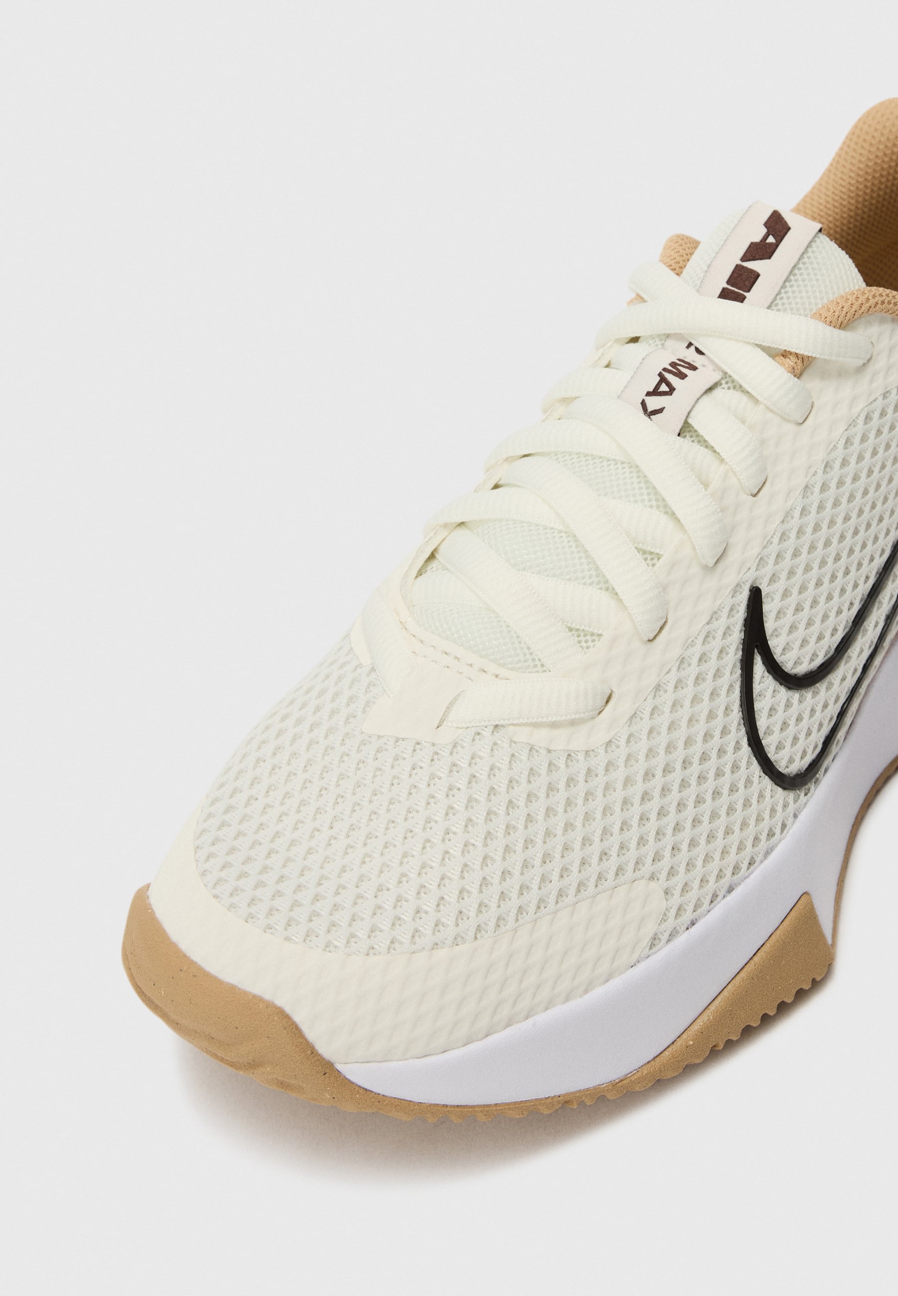 Nike Performance AIR MAX ALPHA 6 - Buty treningowe - żagiel/brąz barokowy/konopie/pustynny pył/biały/w kolorze platynowym