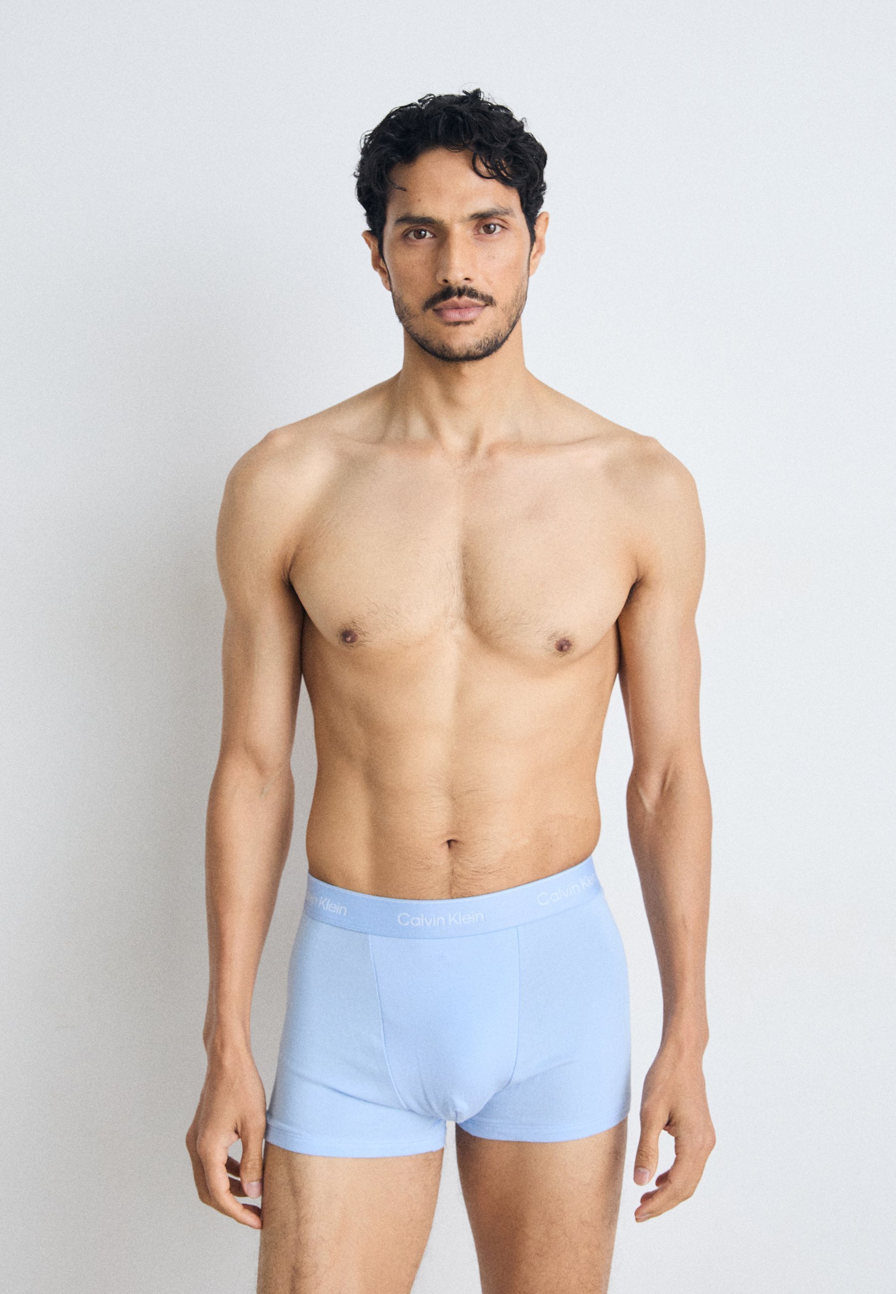 Slip Calvin Klein RELAXED FIT TRUNK PACK 3 ICONA COTTON STRETCH - Pantaloni - nero/ghiaccio/blu campana
