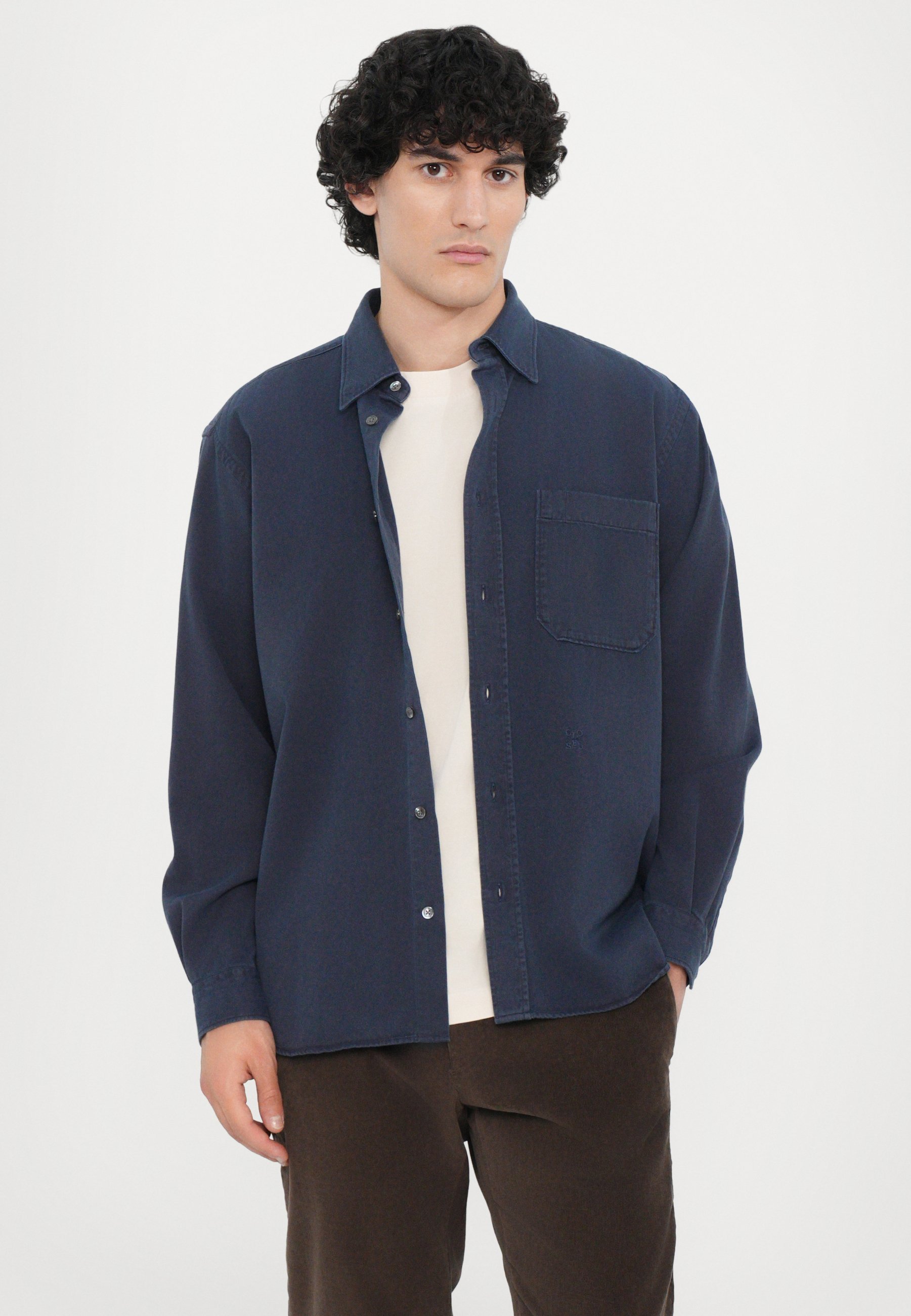 Chemise militaire fermée et formelle - bleu encre