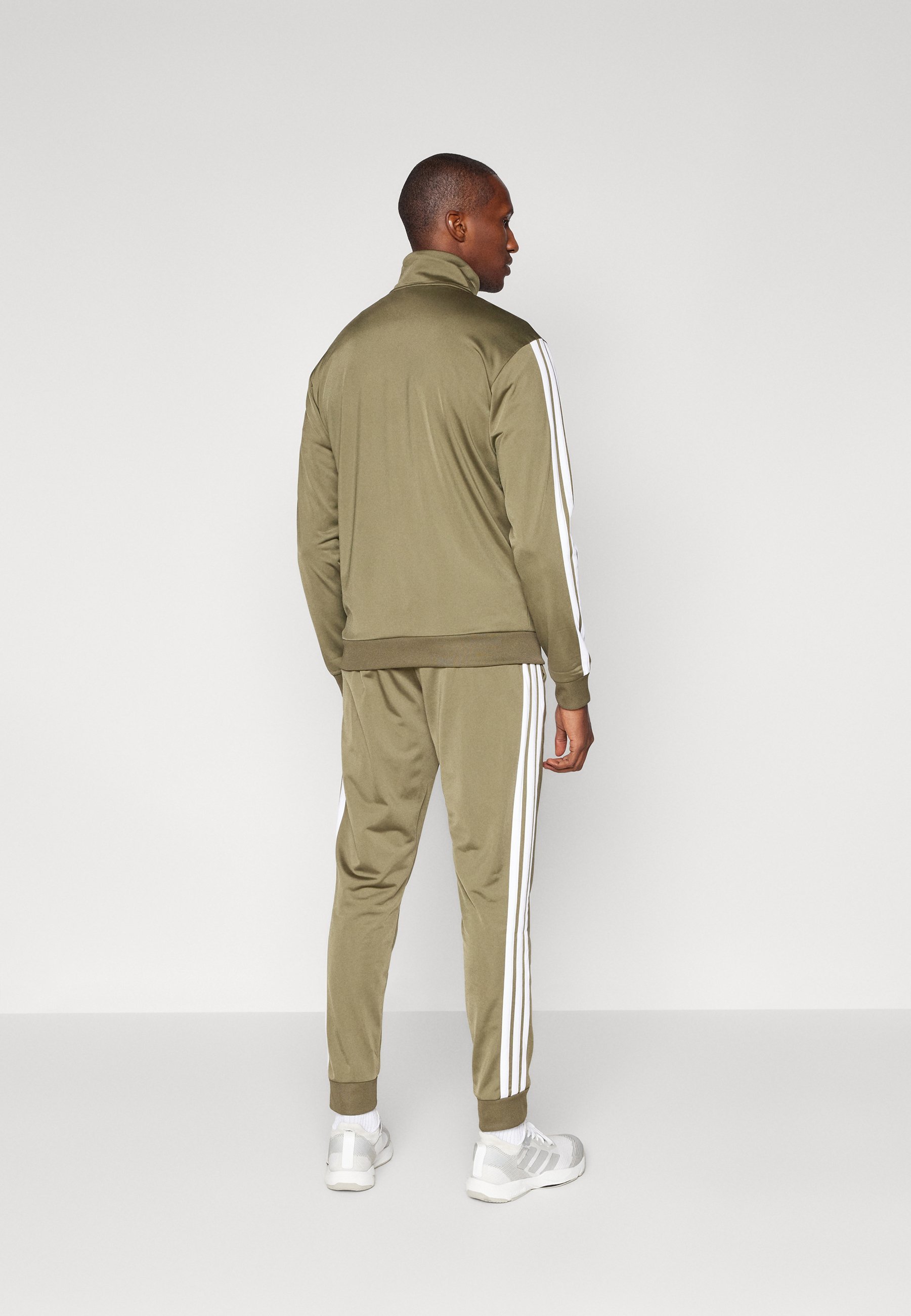 Ensemble adidas Sportswear - Survêtement - vert olive/blanc