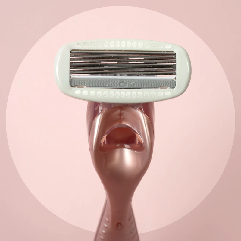 Barbeador completo Wilkinson Sword Intuition + 4 cabeças de reposição.