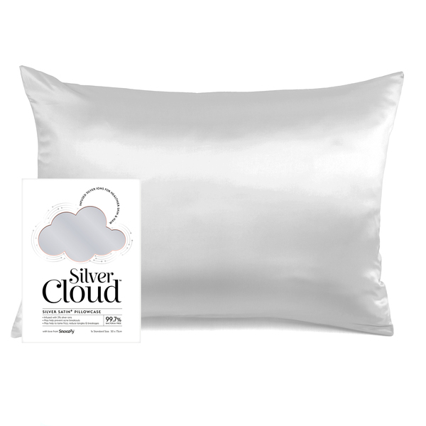 Funda de almohada de satén Nube Plateada con infusión de iones de plata.