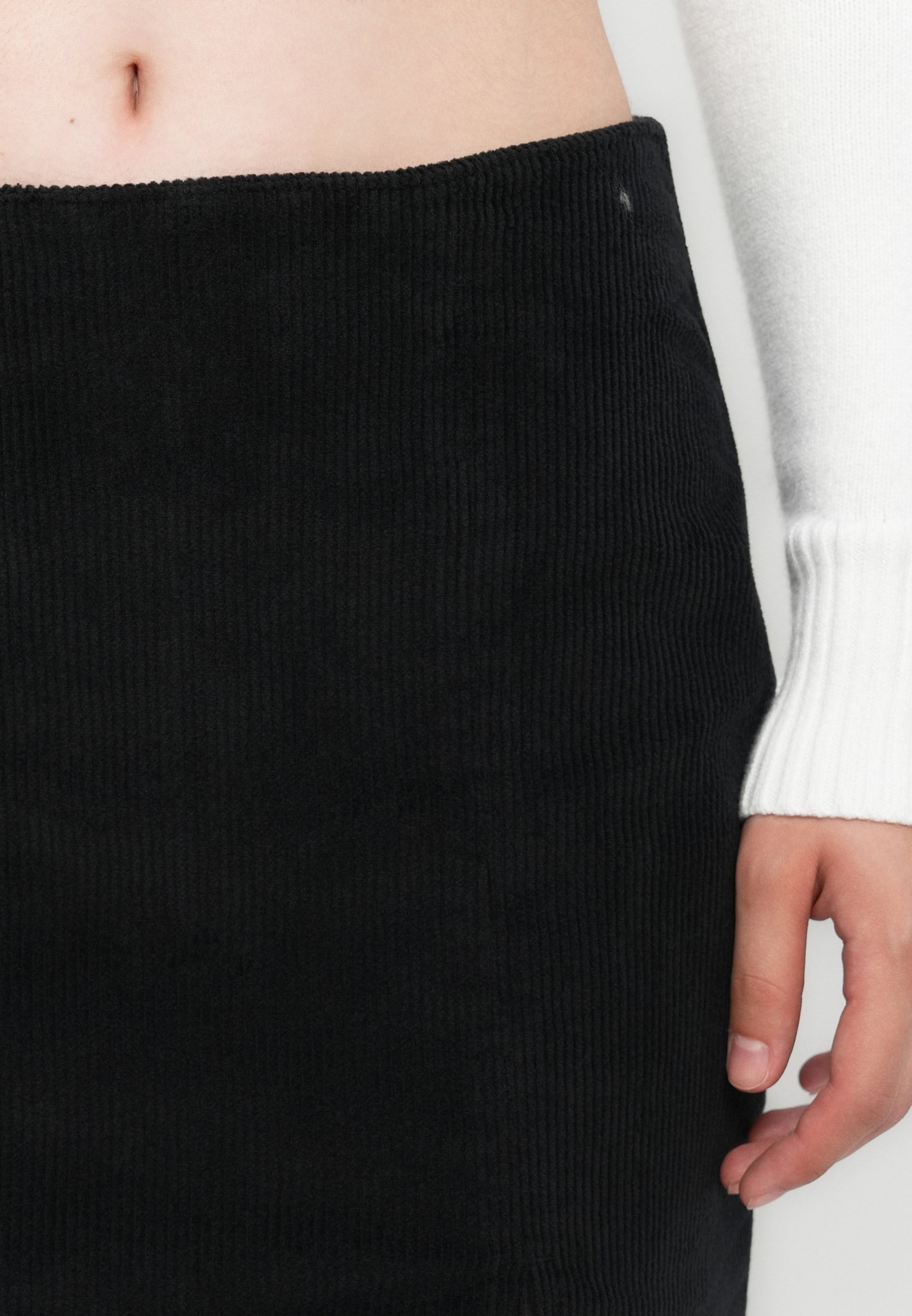 ONLY ONLLENI GLOBAL SLIT SKIRT - Mini sukně - black