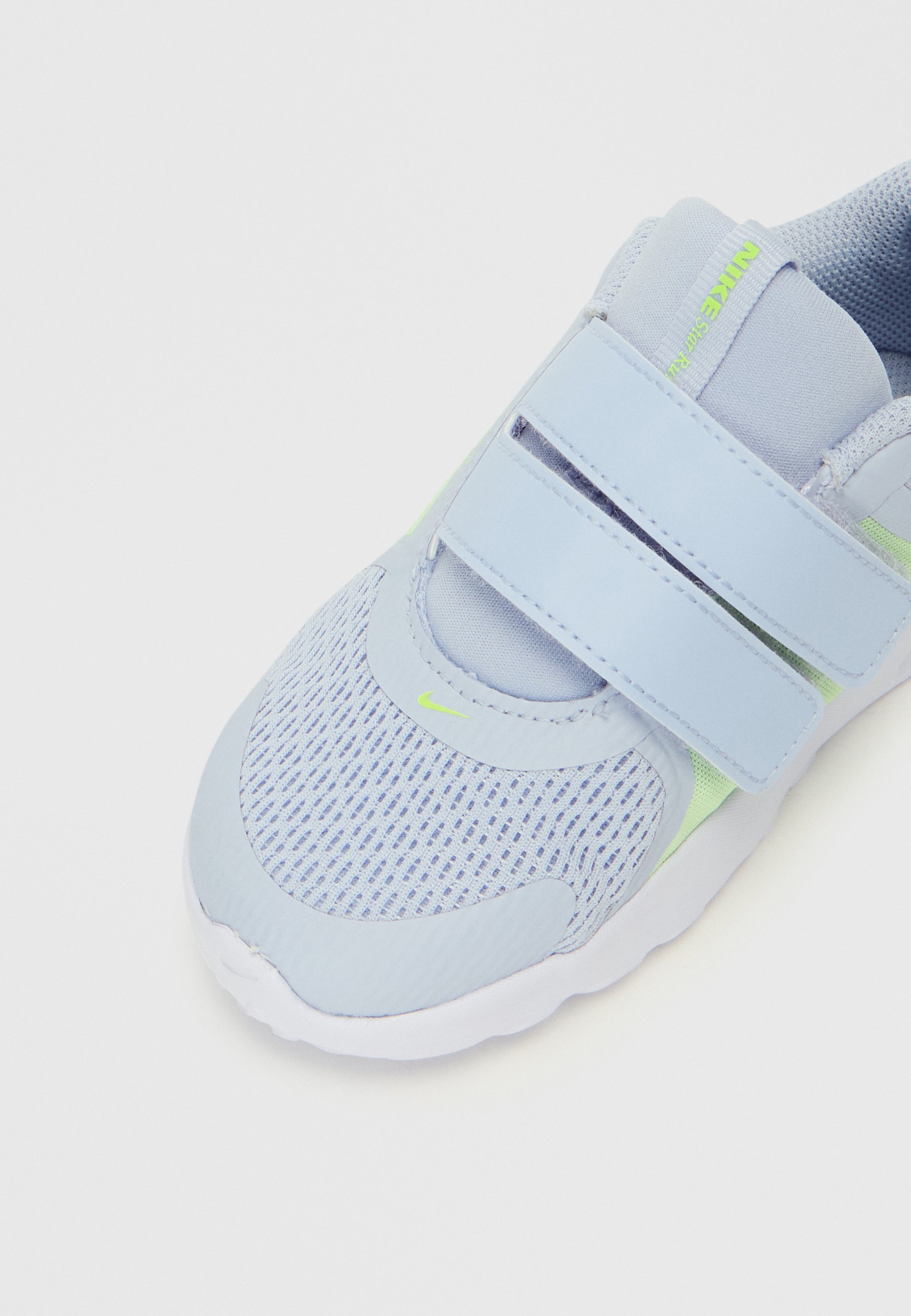 Nike Performance STAR RUNNER 5 UNISEXE - Chaussures de running sur route - Ghost/Light Thistle/Barely Volt/Football Grey