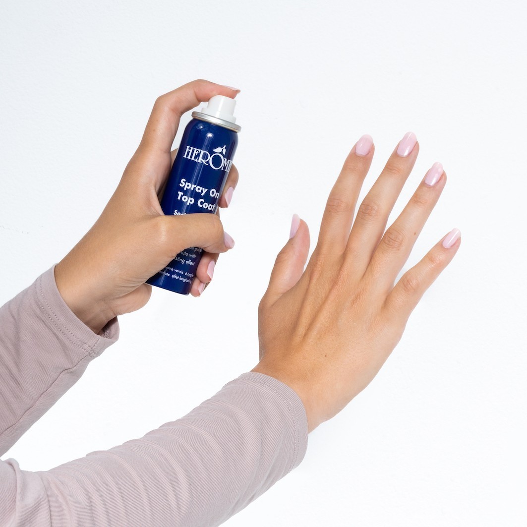 Herome Cosmetics Vrchný lak na ruky v spreji na vrchný lak - 1 kus