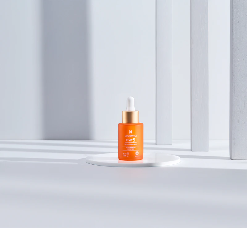 Sérum lipossomal Sesderma C-Vit 5 com efeito iluminador.