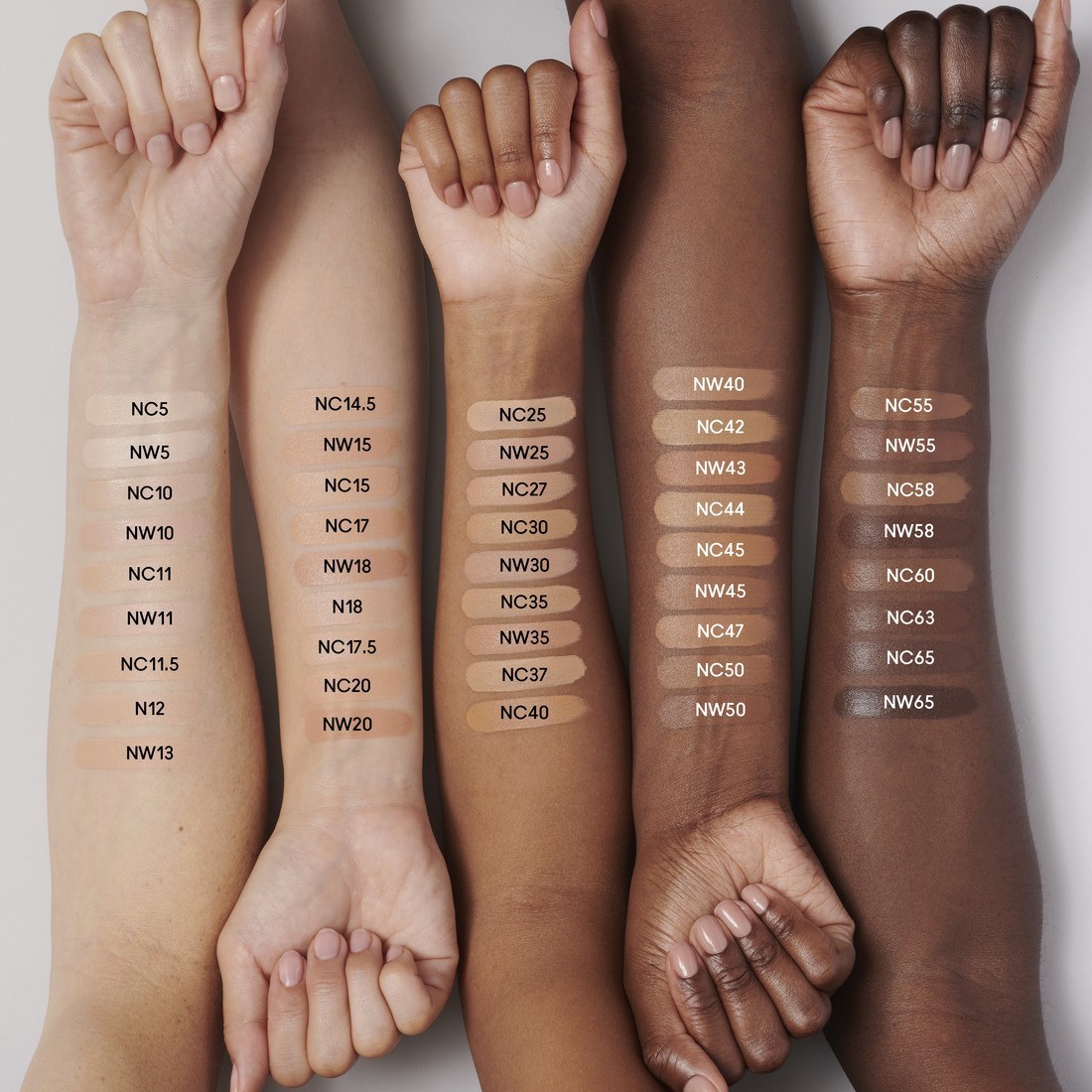 MAC maskuoklis „Studio Radiance 24H Luminous Lift“ – 11 ml