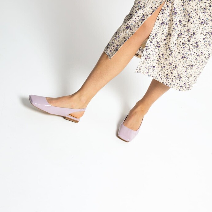 Ballerines Slingback à bouts carrés  en cuir vernis lilas