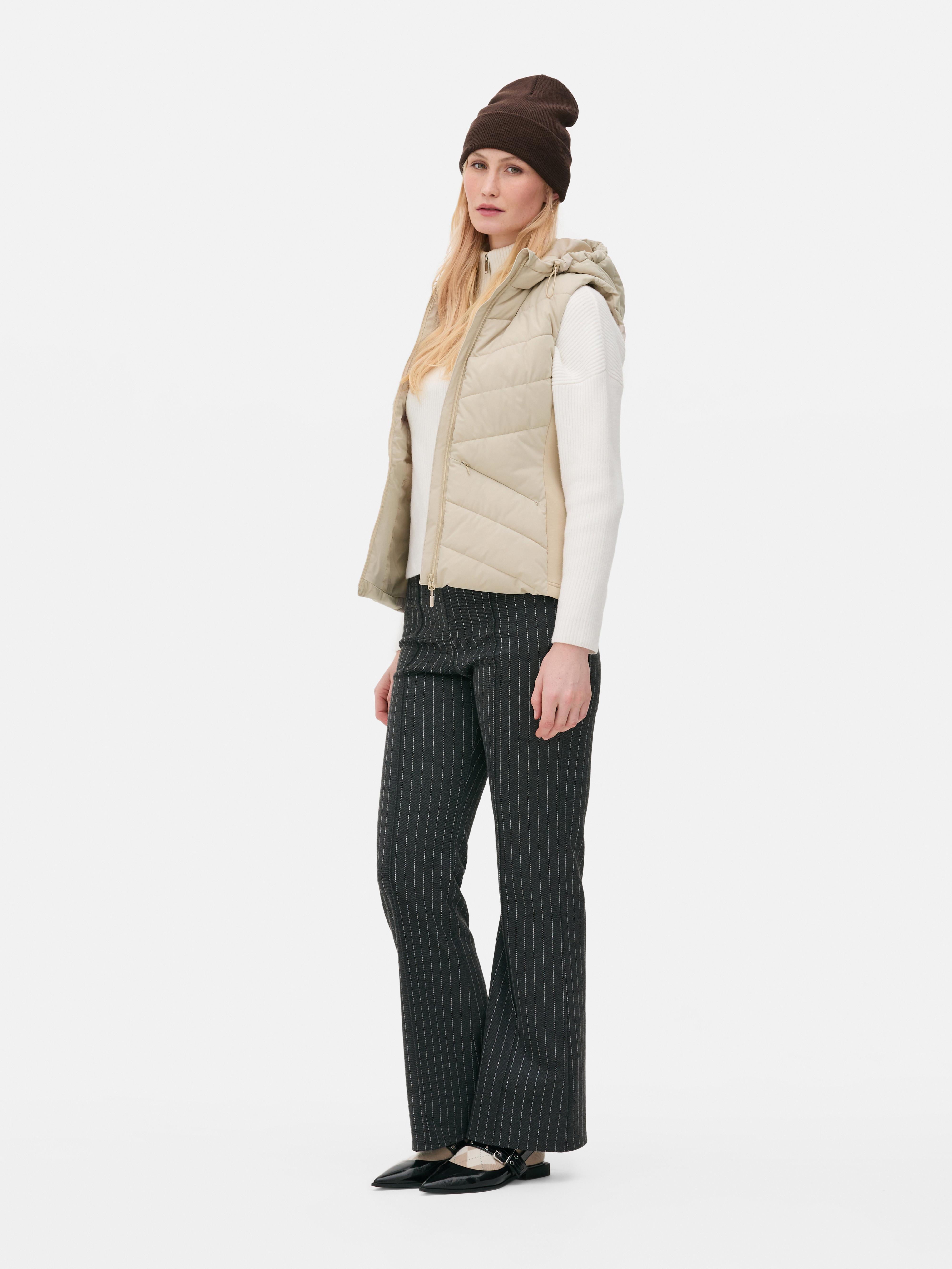Giacca gilet con cappuccio, cappuccio regolabile con coulisse, cerniera e tasche