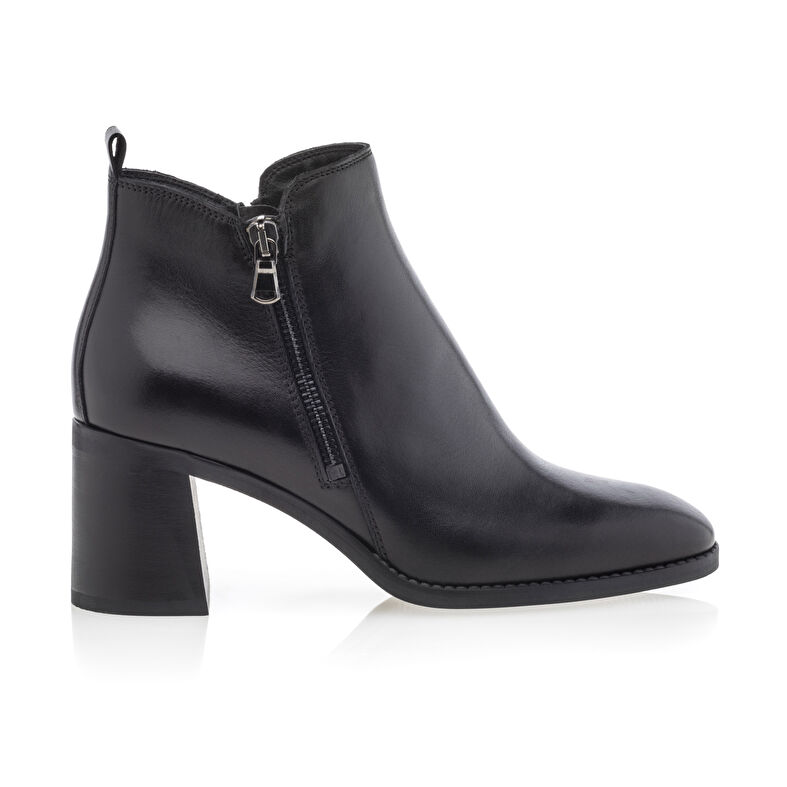 Schwarze Damenstiefel / Stiefeletten