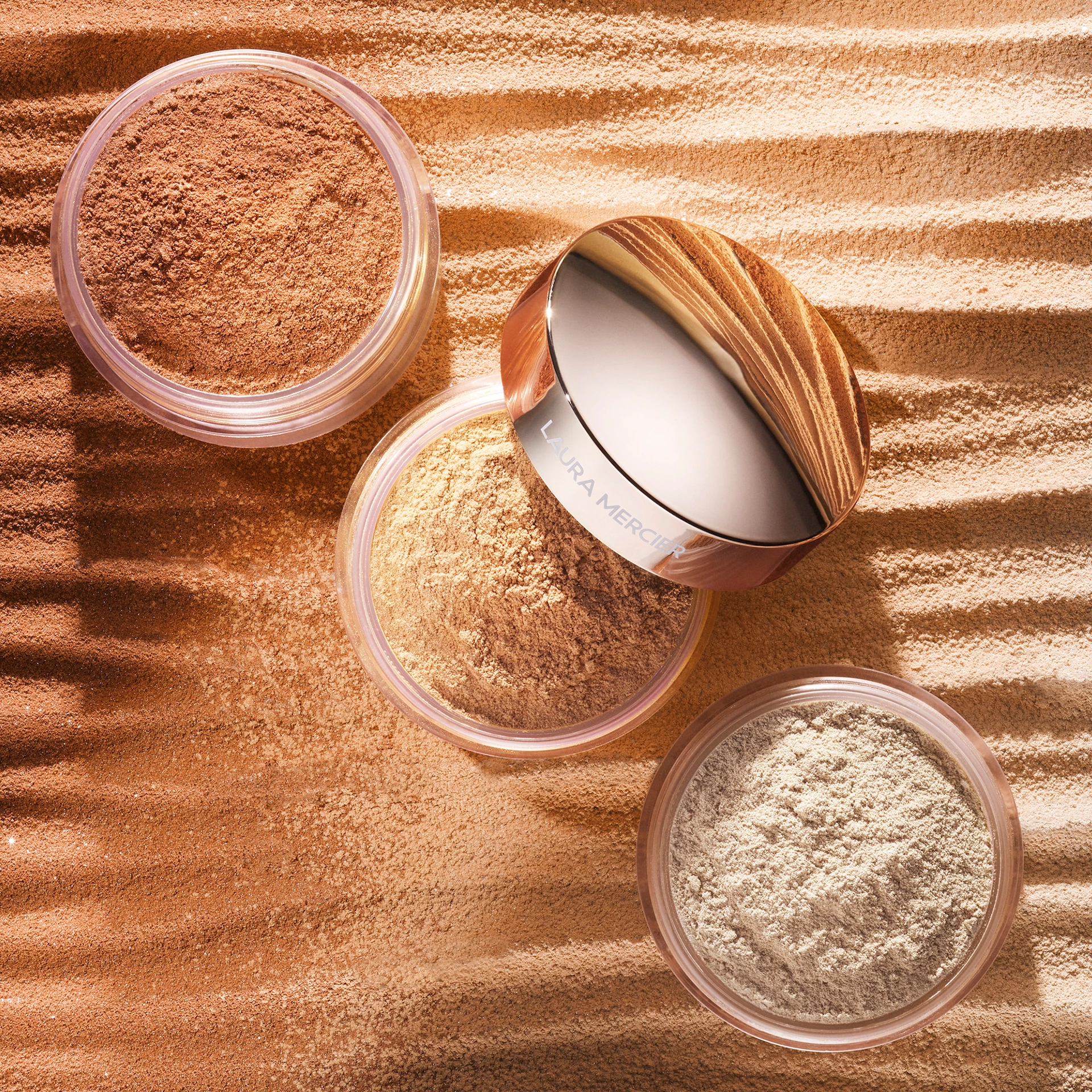 Áttetsző, laza fixáló púder Light Catcher Honey Star - Laura Mercier