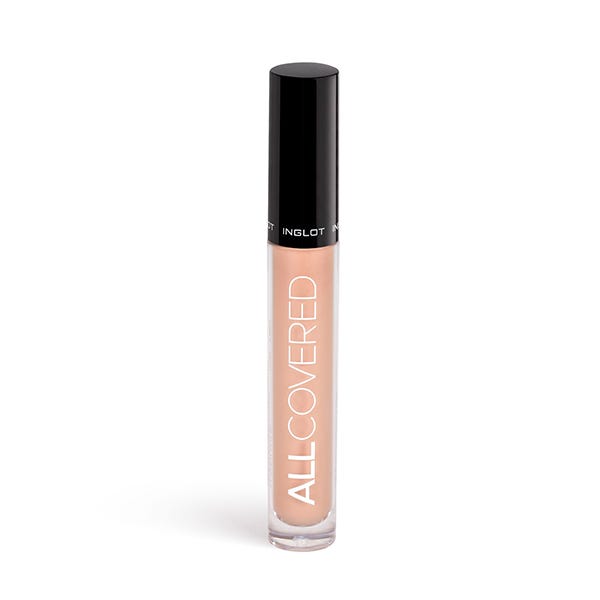 Allt täckt concealer under ögonen