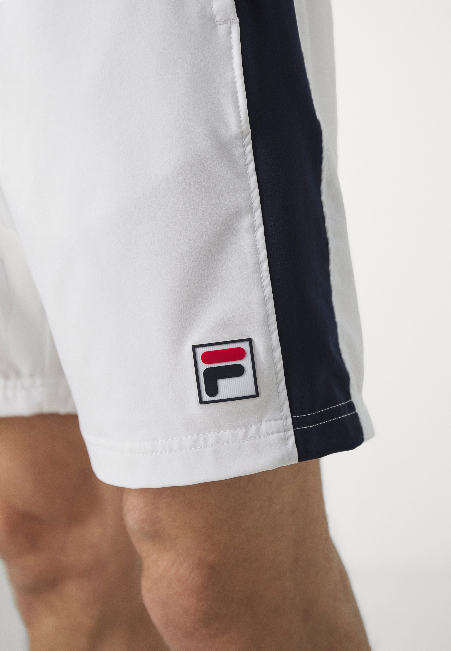 Short de sport Fila JAKOB - blanc/marine