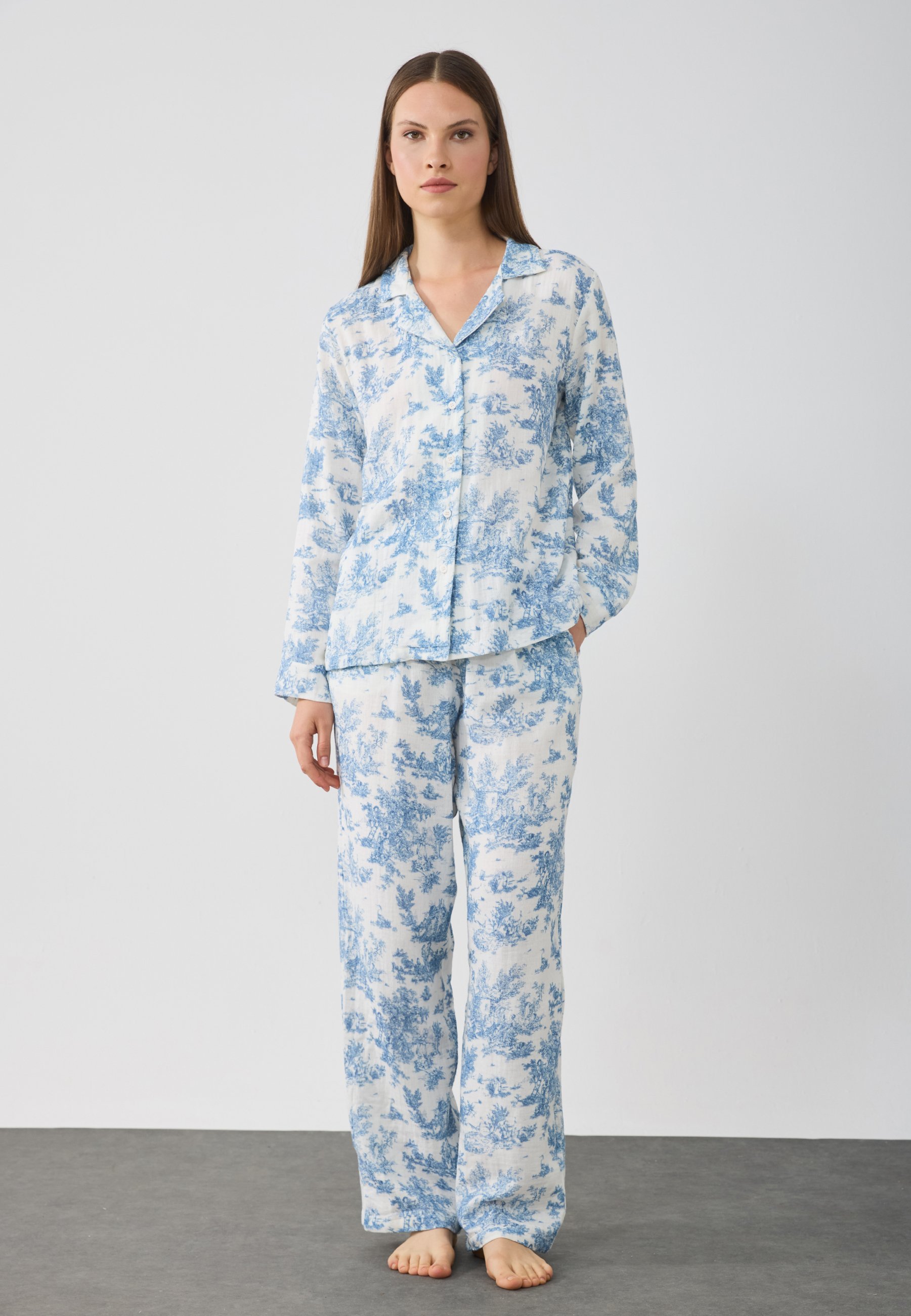 Anna Field Pyjamaset van zachte mousseline katoen met print - wit/blauw