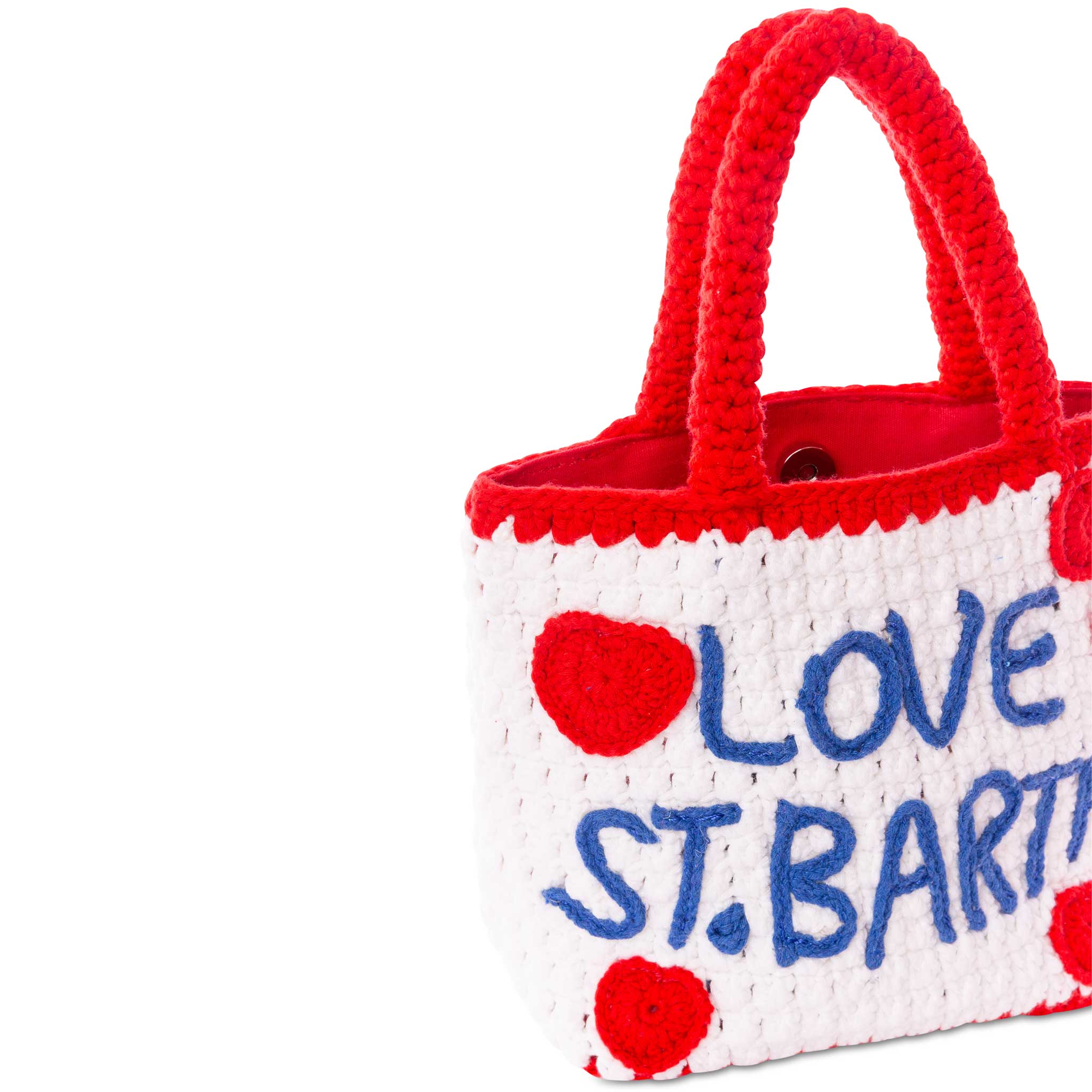 Gehäkelte Tasche mit Herzstickerei