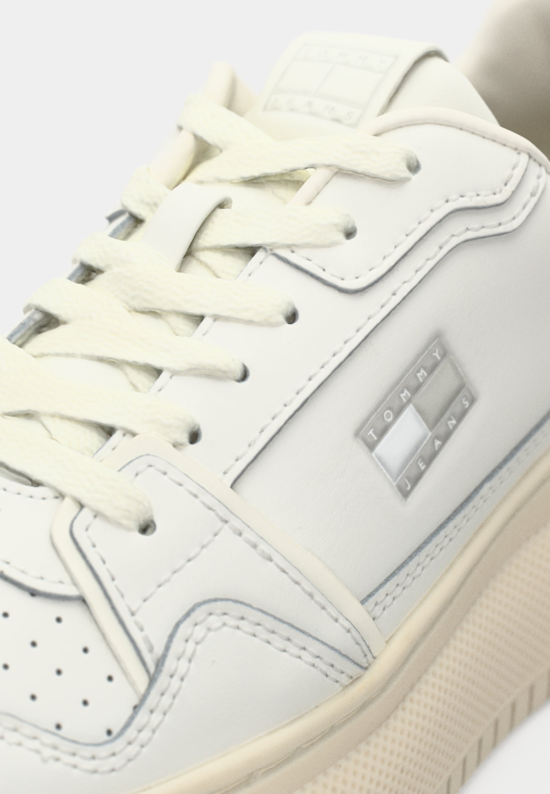 Tommy Jeans RETRO BASKET FLATFORM - Joggesko - ecru/ivory