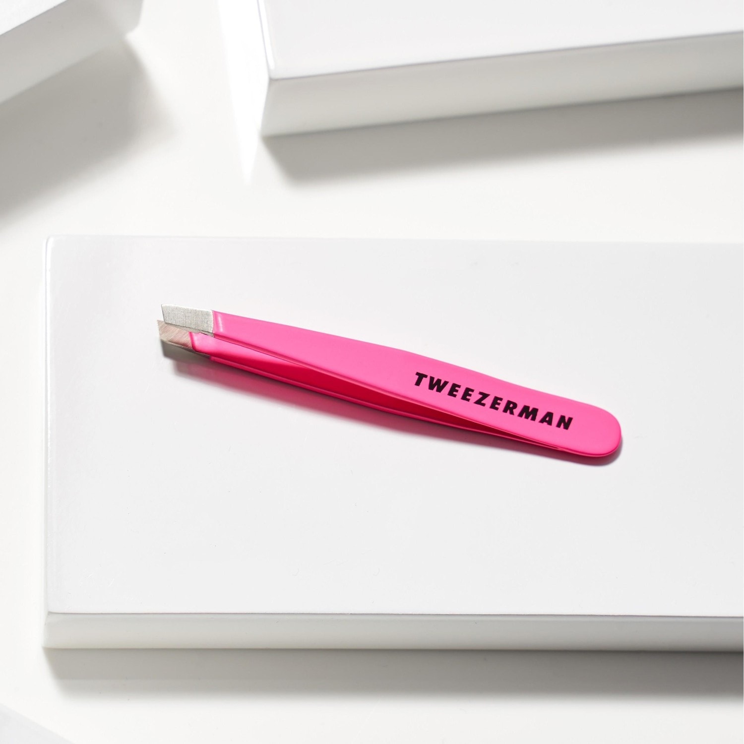 Tweezerman Mini -vinopinsetit neonpinkit - 1 kpl