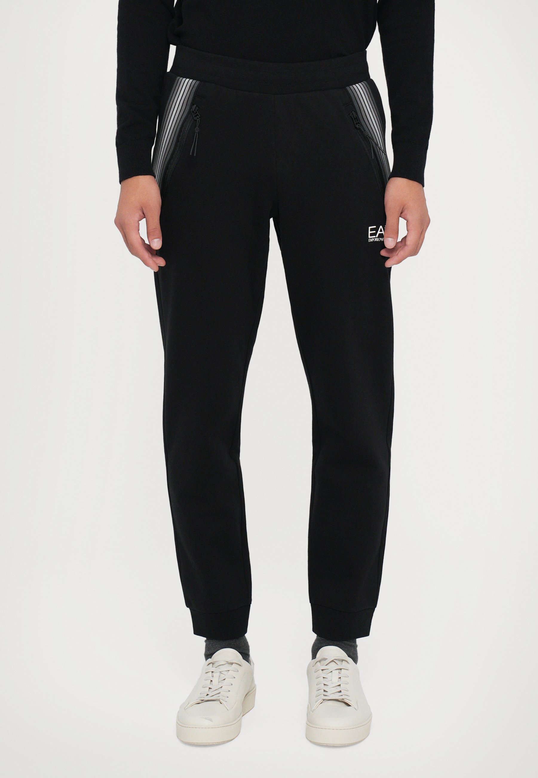 EA7 Emporio Armani Trainingshose – schwarze Schönheit
