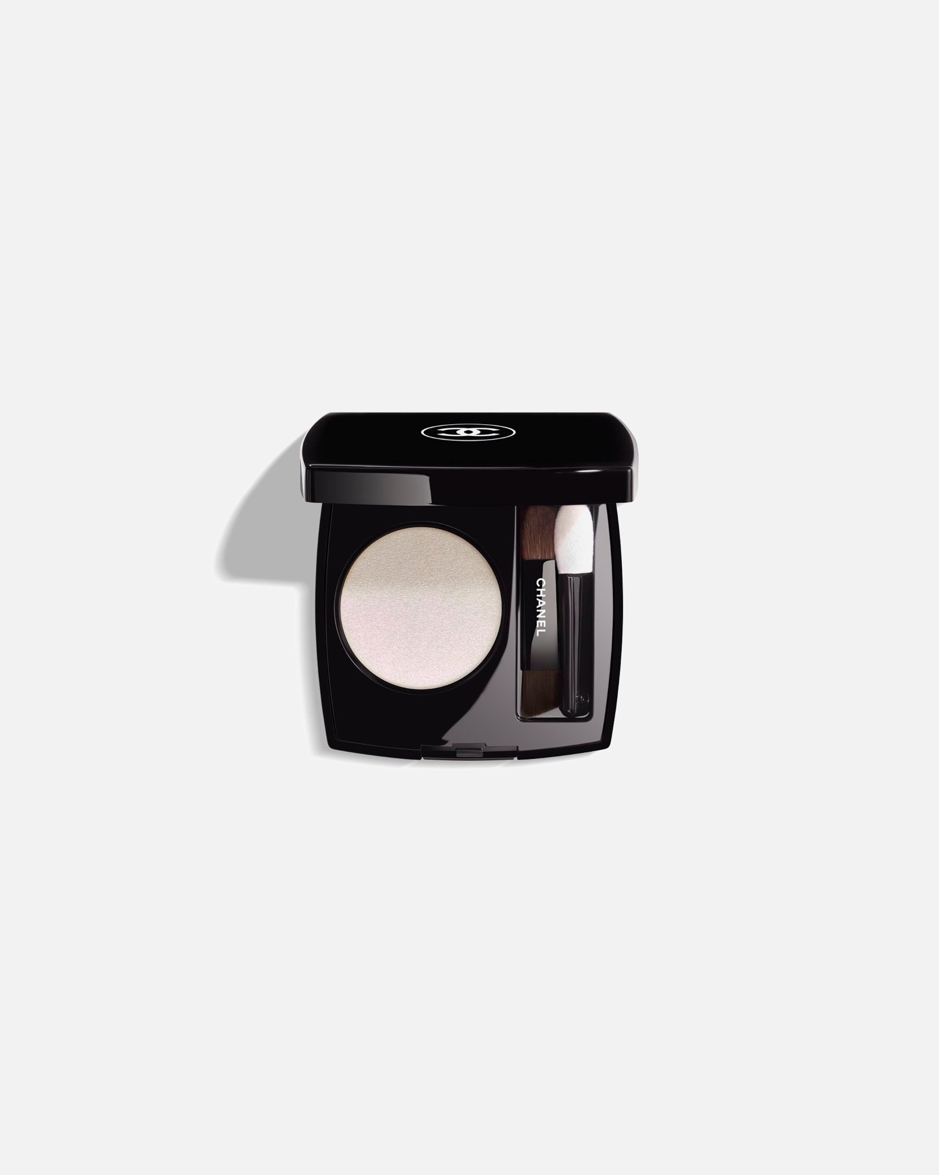 Očné tiene CHANEL OMBRE ESSENTIELLE - 2,2 g