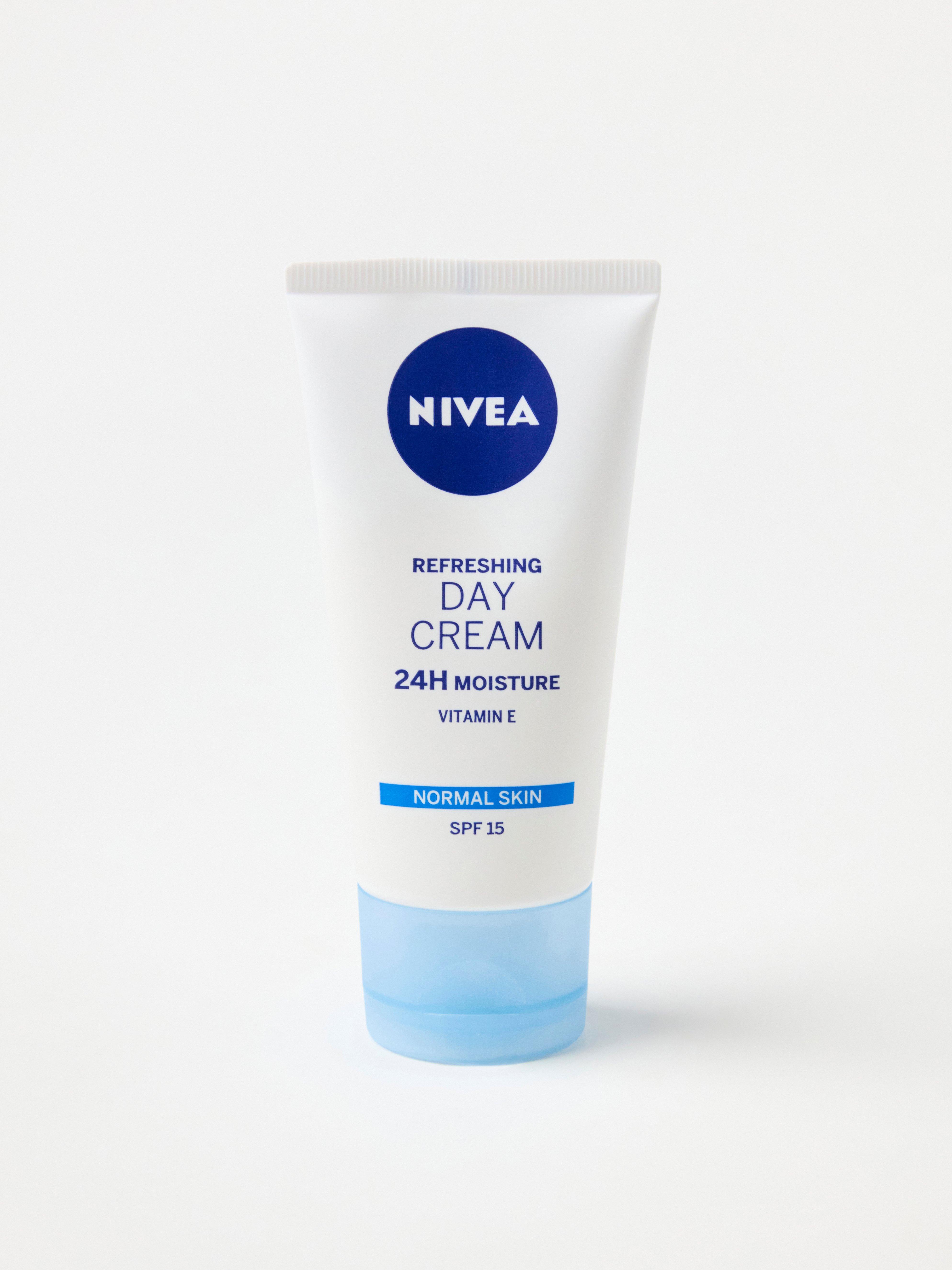 Crema de día refrescante NIVEA SPF15 Sin color