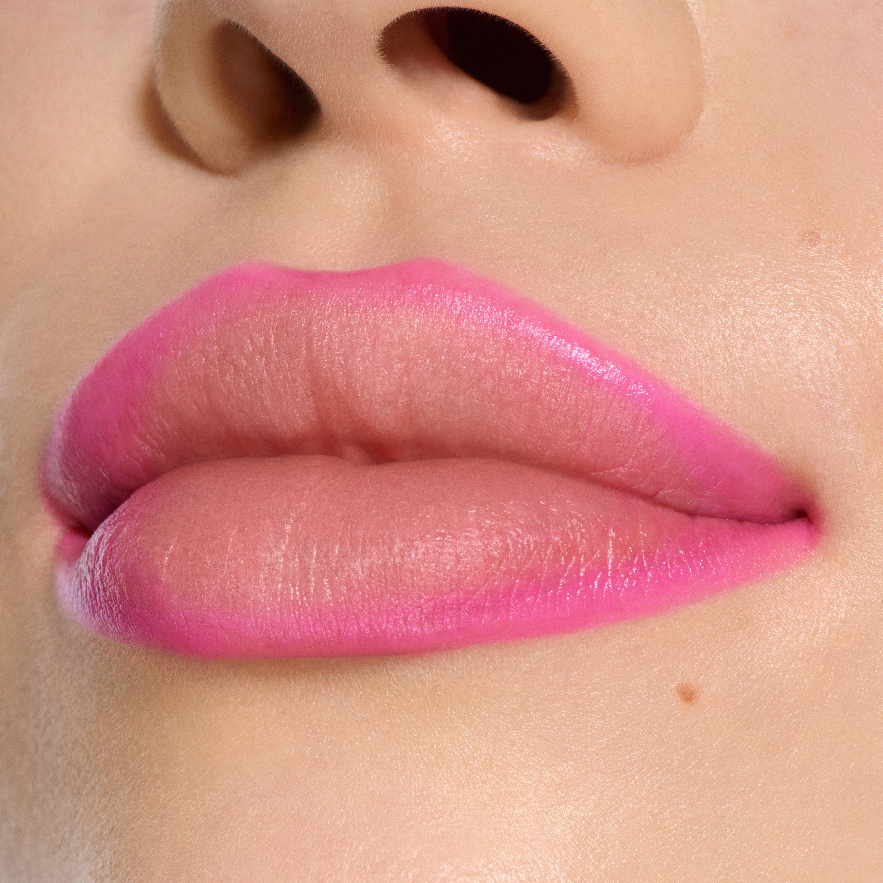 Lesklá kontúrovacia linka Lipglazer Luxusné kontúrovacie linky na pery
