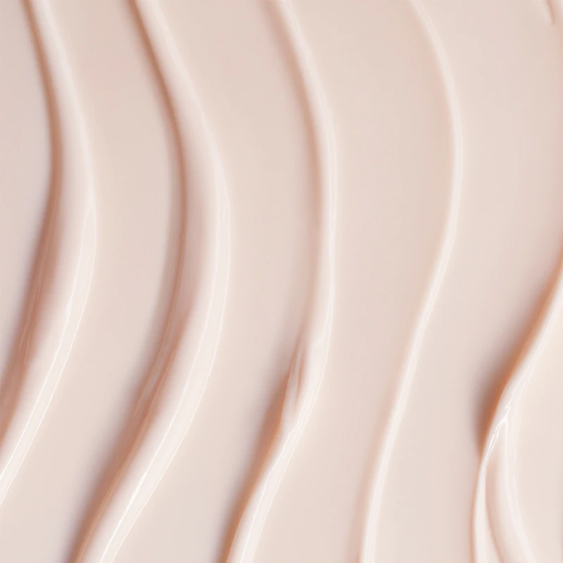 Shiseido Vital Perfection Uplifting and Firming Advanced Cream Soft, um creme firmador leve para uso diurno e noturno.
