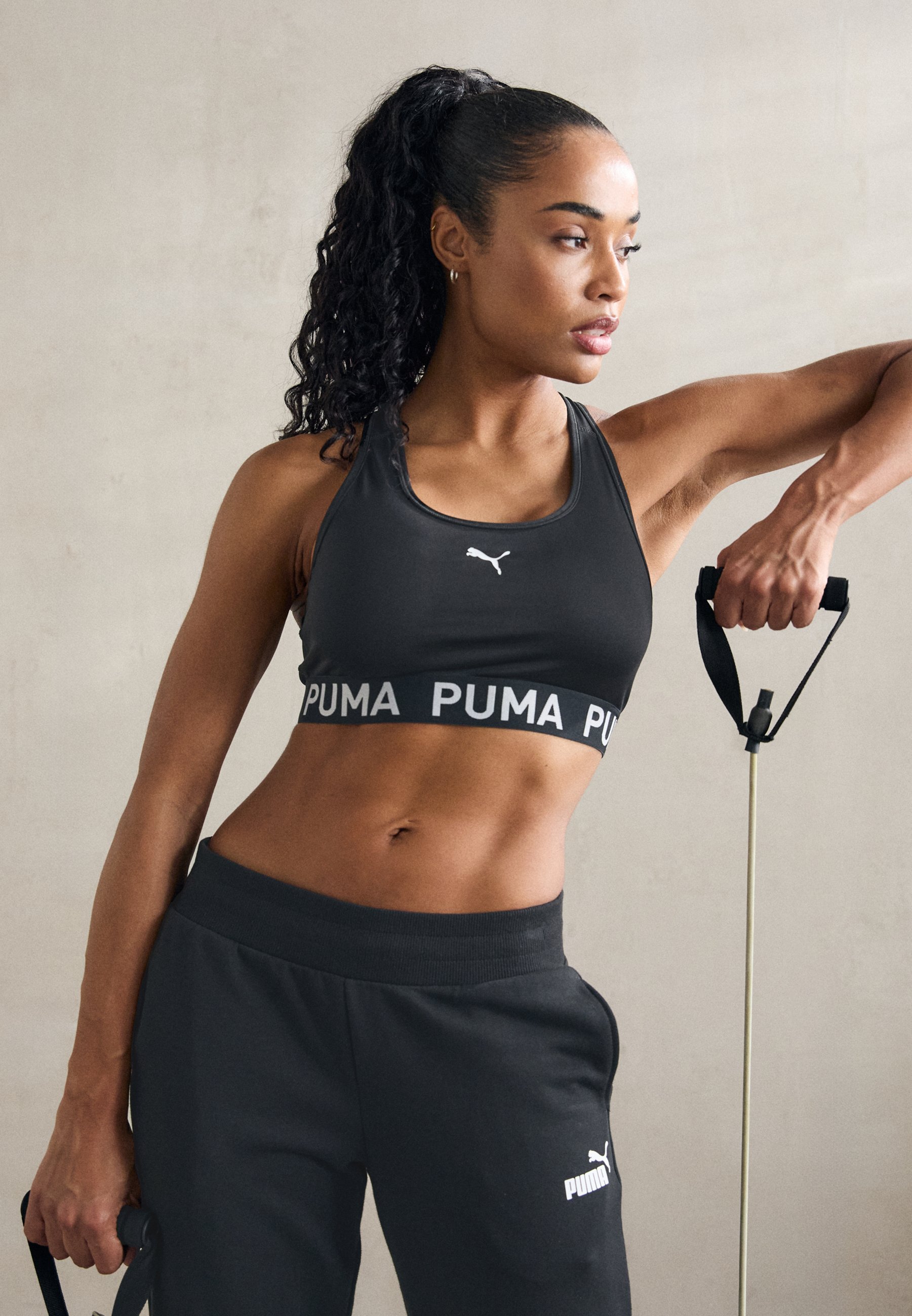 Puma KEEPS ELASTIC - Sportbeha met gemiddelde ondersteuning - zwart