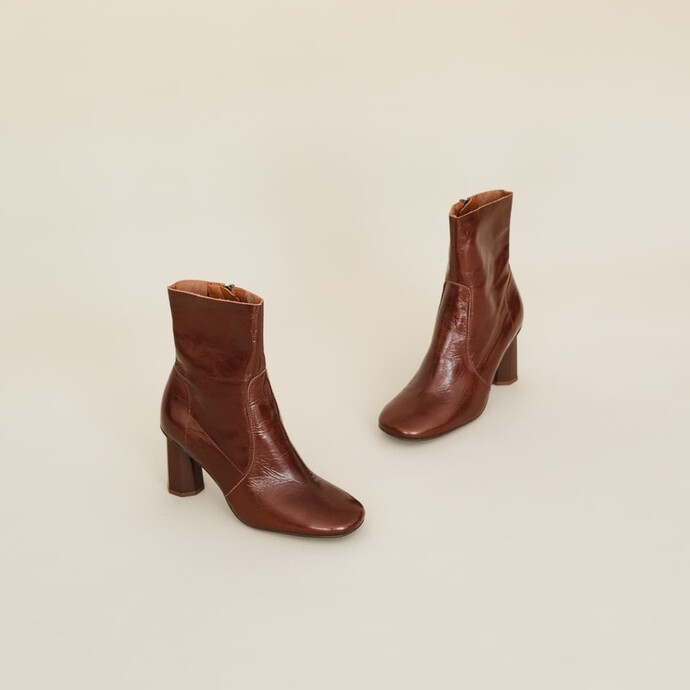 Bottines à talons hauts  en cuir brillant marron