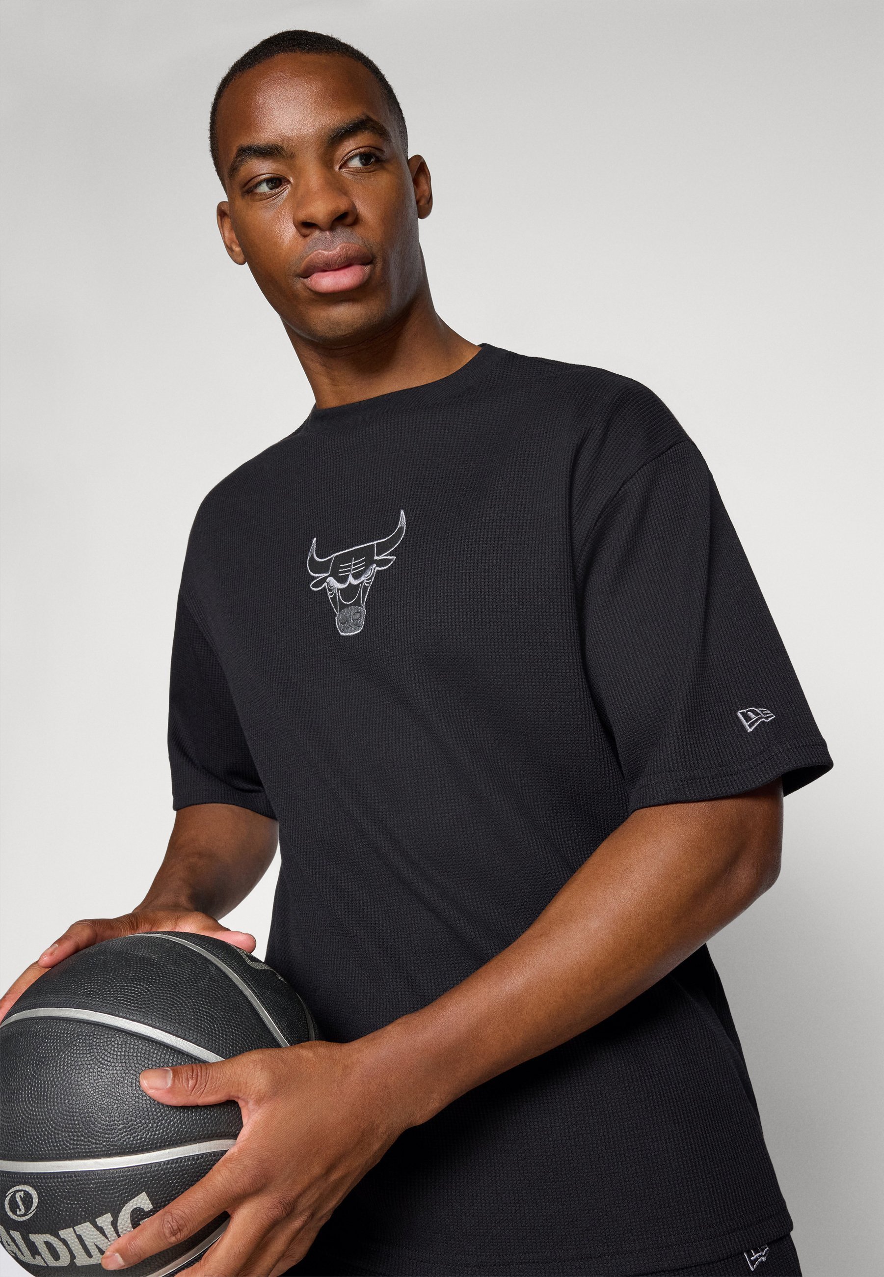 T-shirt New Era NBA Chicago Bulls à motif gaufré - Vêtements de club - Noir