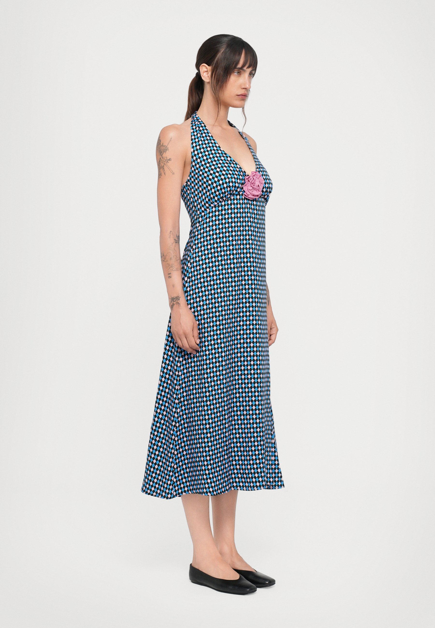 Robe de jour Sleeper JARDIN HALTERNECK - rose/noir/bleu