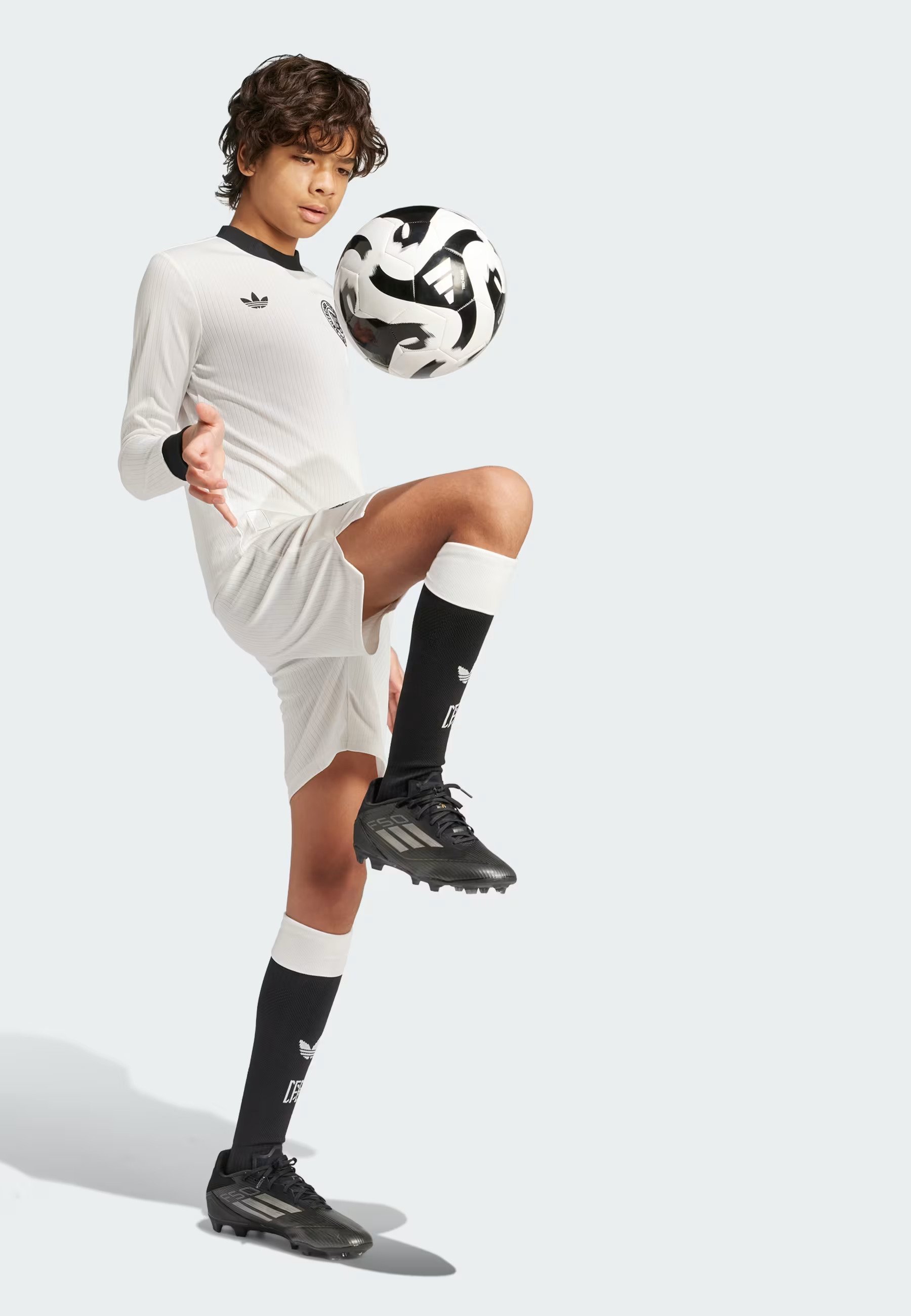 adidas Performance'i rahvusmeeskonna vormiriietus - valge/must